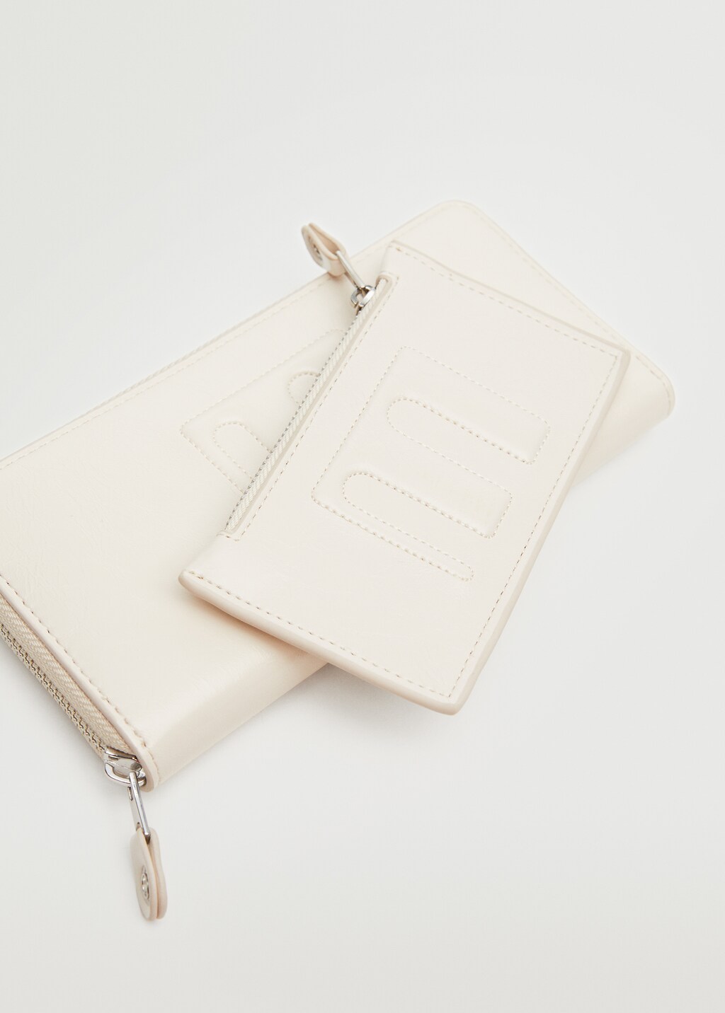 Logo card holder - Details of the article 4