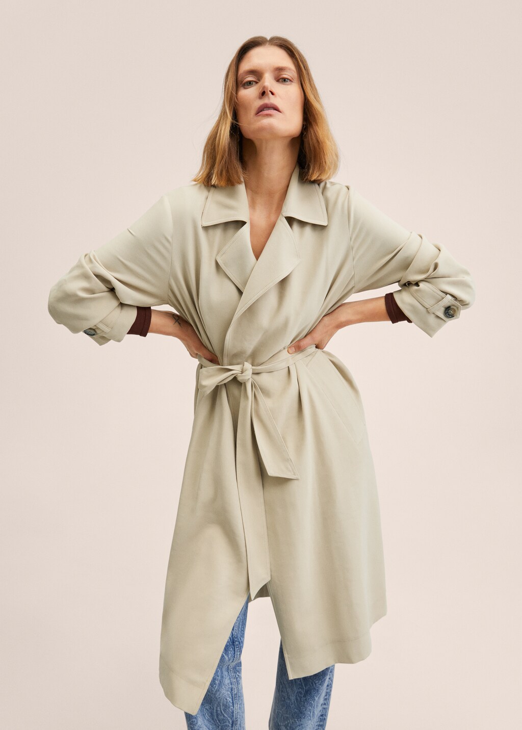 Gabardina oversize fluida - Plano medio