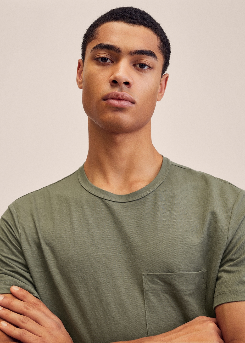 Lightweight t-shirt with pocket - Details of the article 1