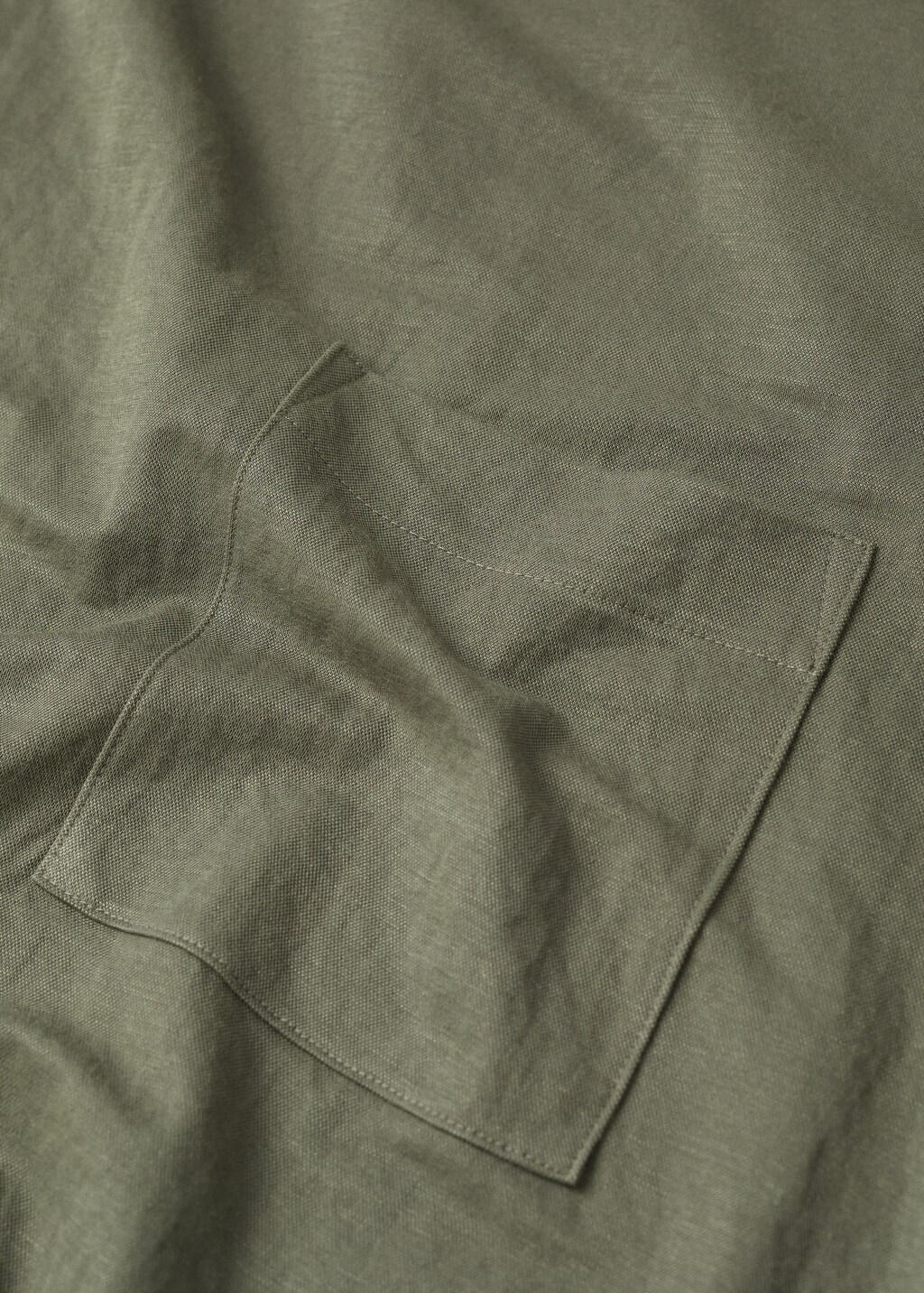 Lightweight t-shirt with pocket - Details of the article 8