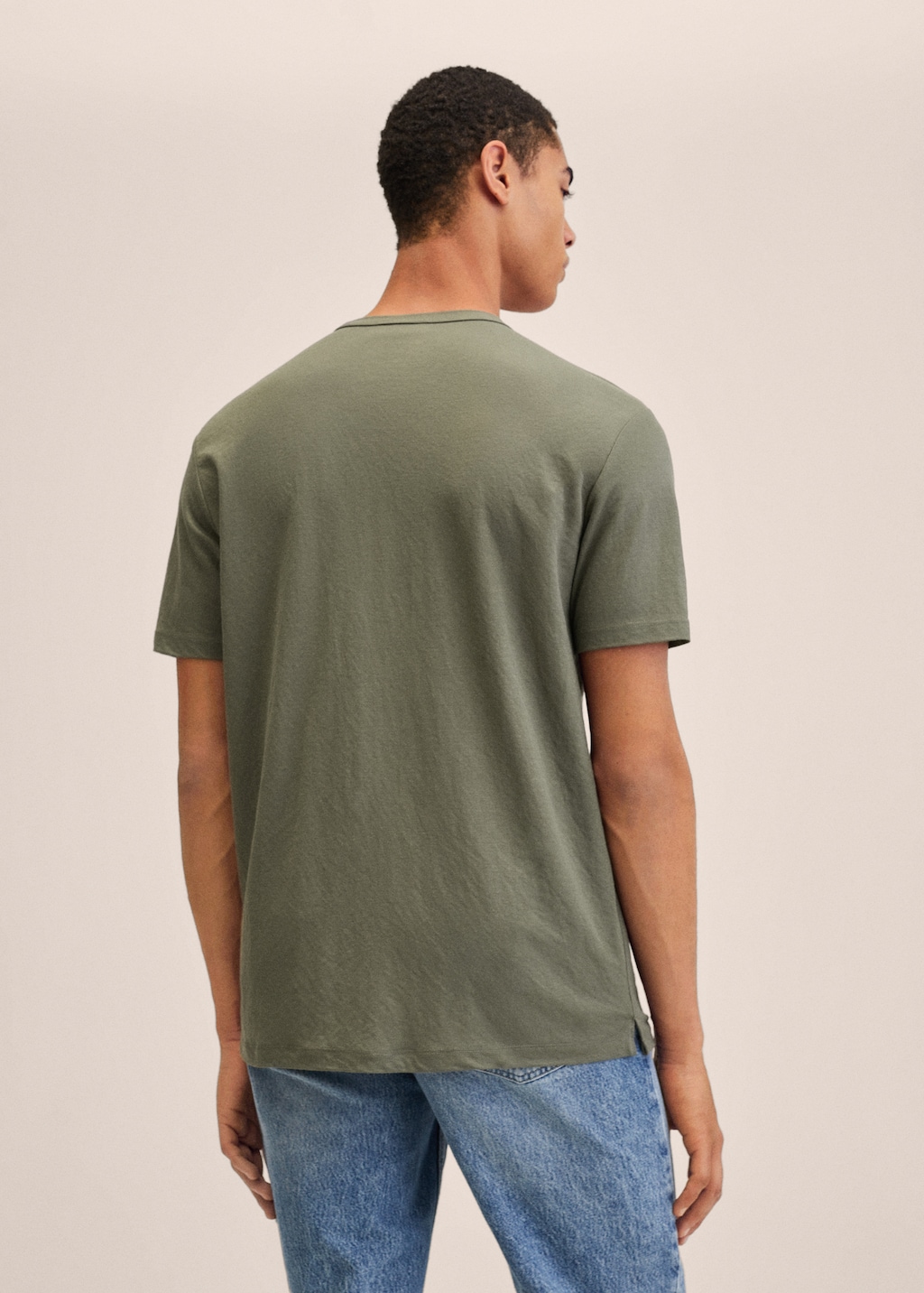 Lightweight t-shirt with pocket - Reverse of the article