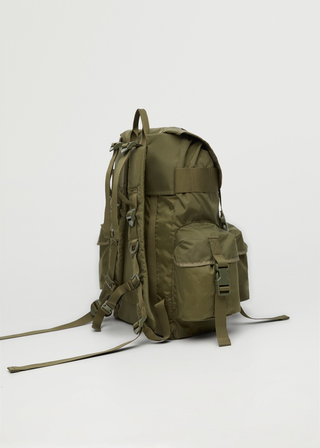 Multi-pocket front lapel backpack - Medium plane