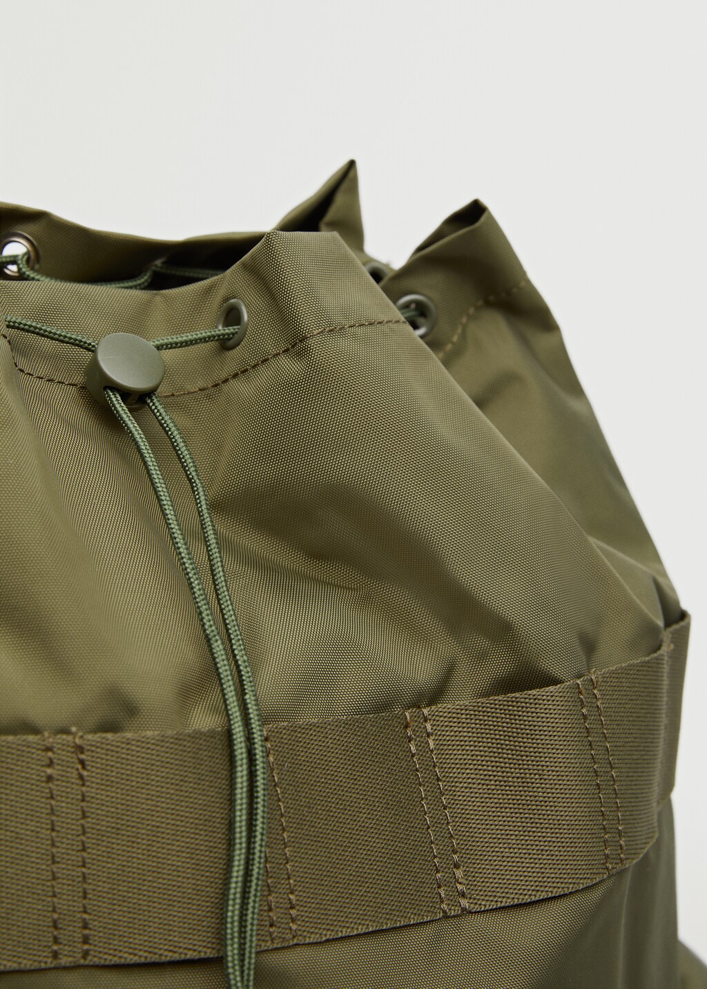 Multi-pocket front lapel backpack - Details of the article 3