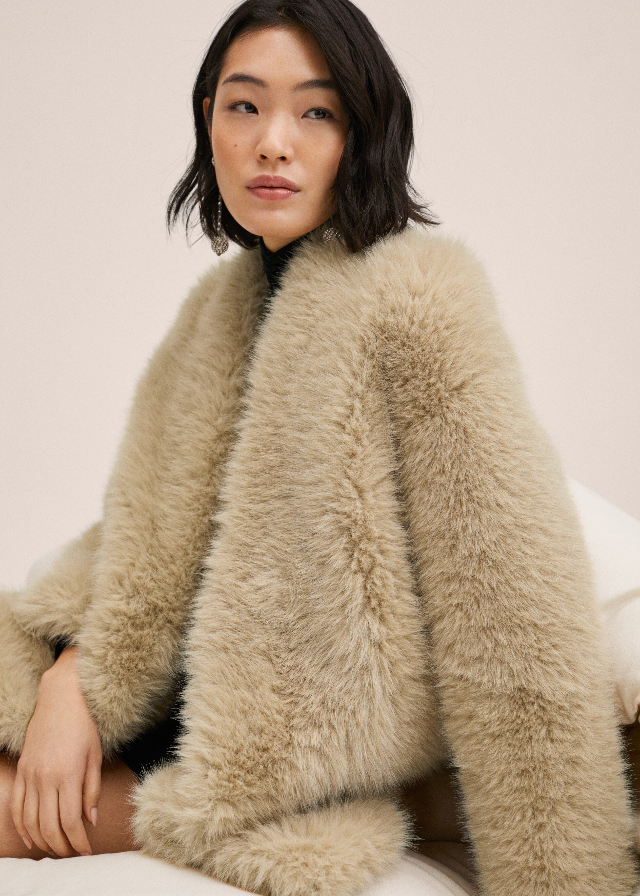 Fur-effect coat - Details of the article 2