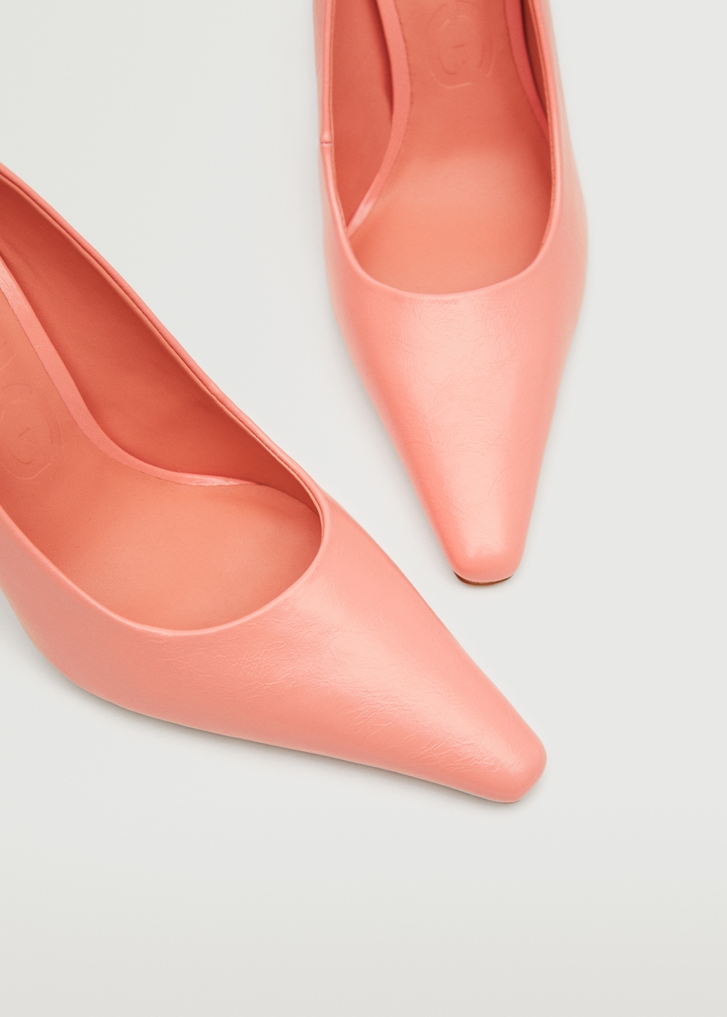 Pointed toe pumps - Details of the article 2