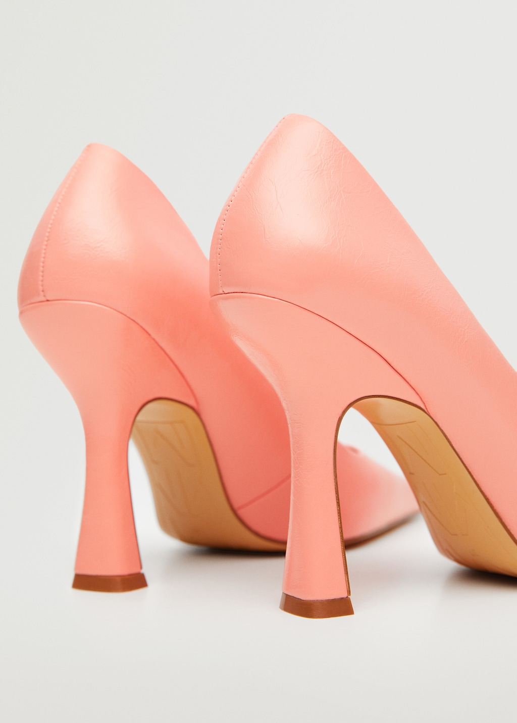 Pointed toe pumps - Details of the article 4