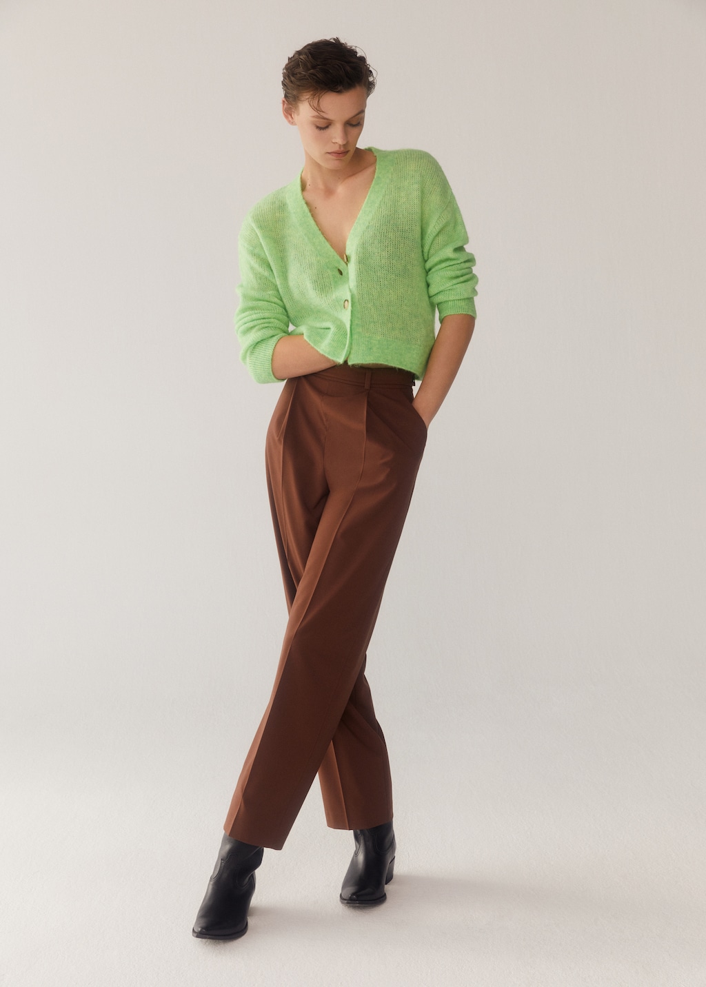 High-waist straight trousers - Details of the article 6