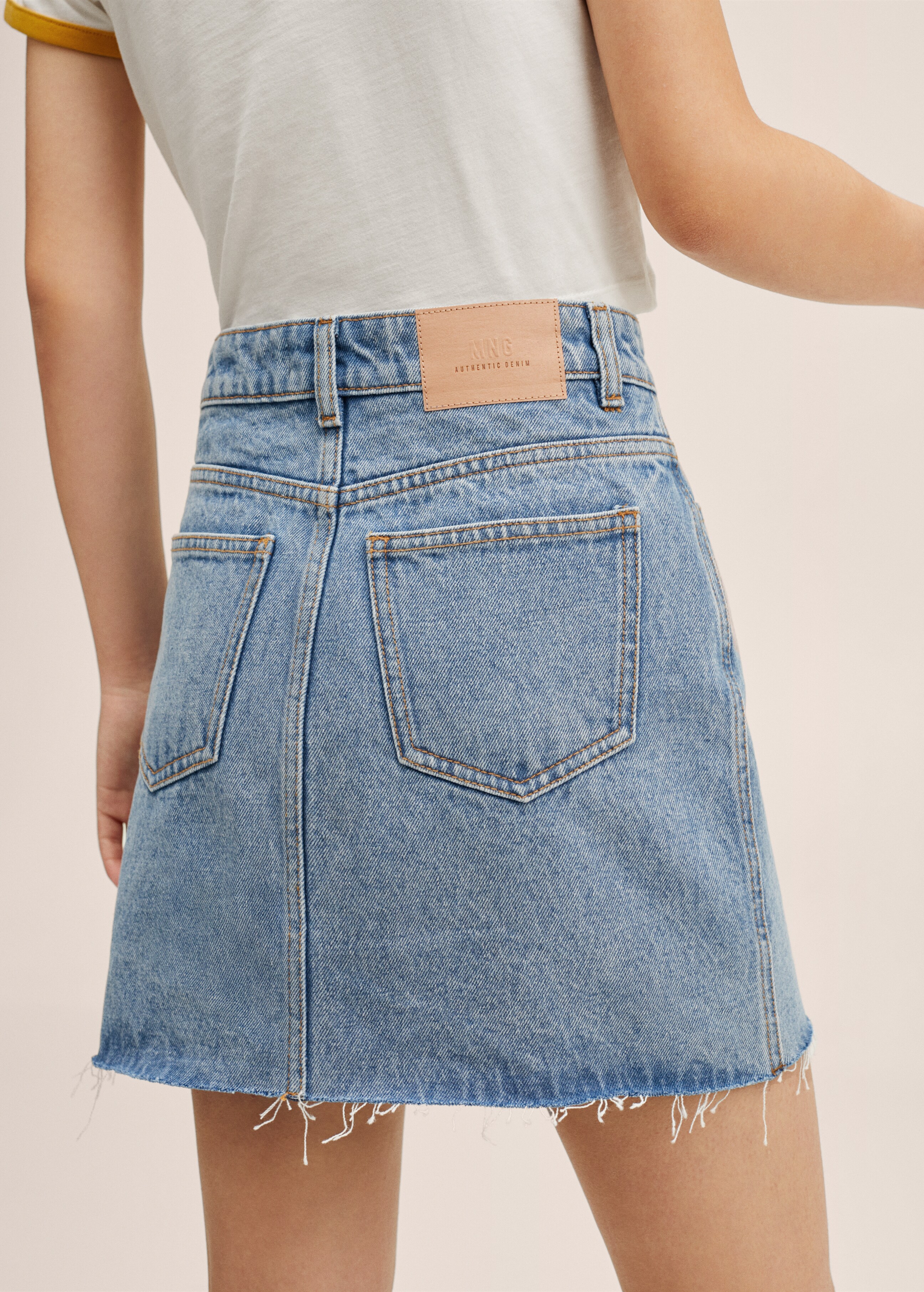 Buttoned denim skirt - Details of the article 2