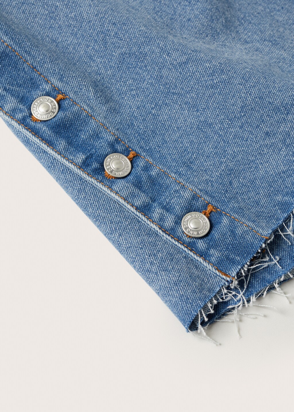 Buttoned denim skirt - Details of the article 8