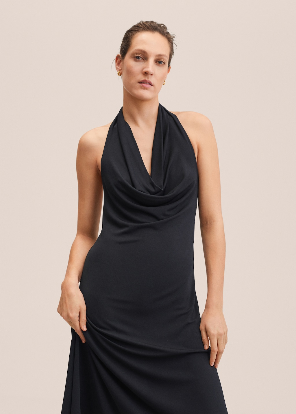 Vestido cuello halter - Plano medio