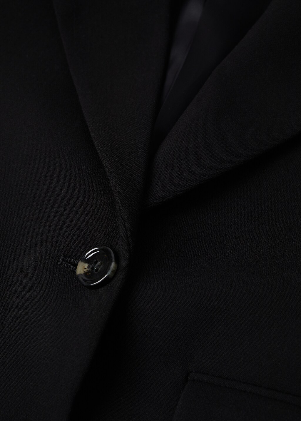 Cropped blazer with buttons - Details of the article 8