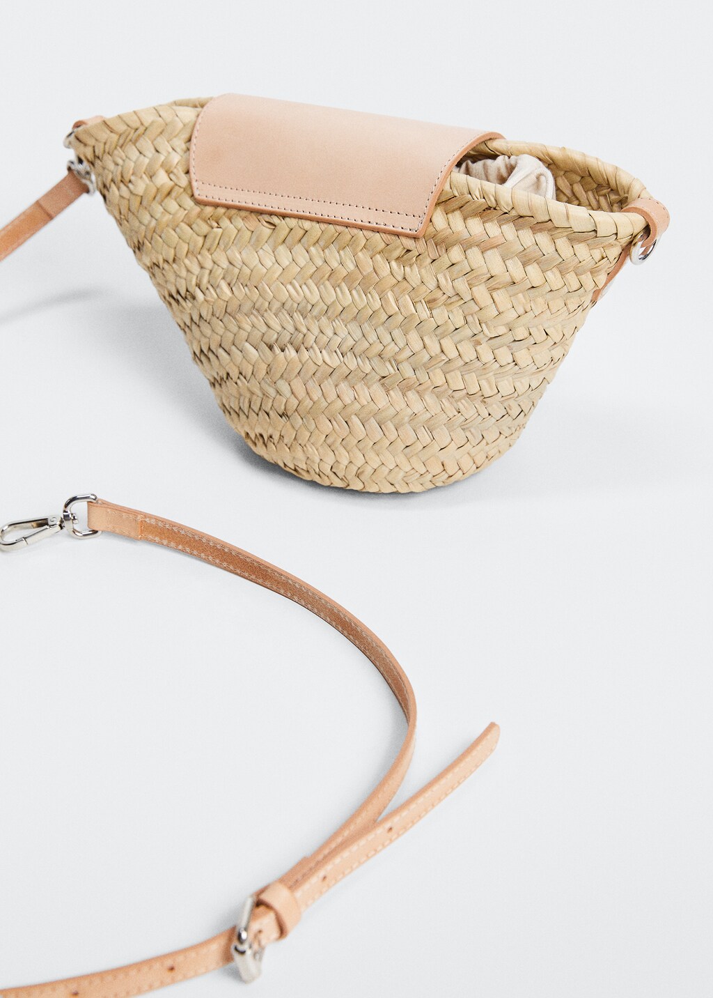 Leather flap raffia bag - Details of the article 2