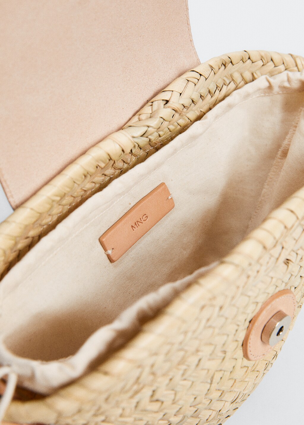 Leather flap raffia bag - Details of the article 3