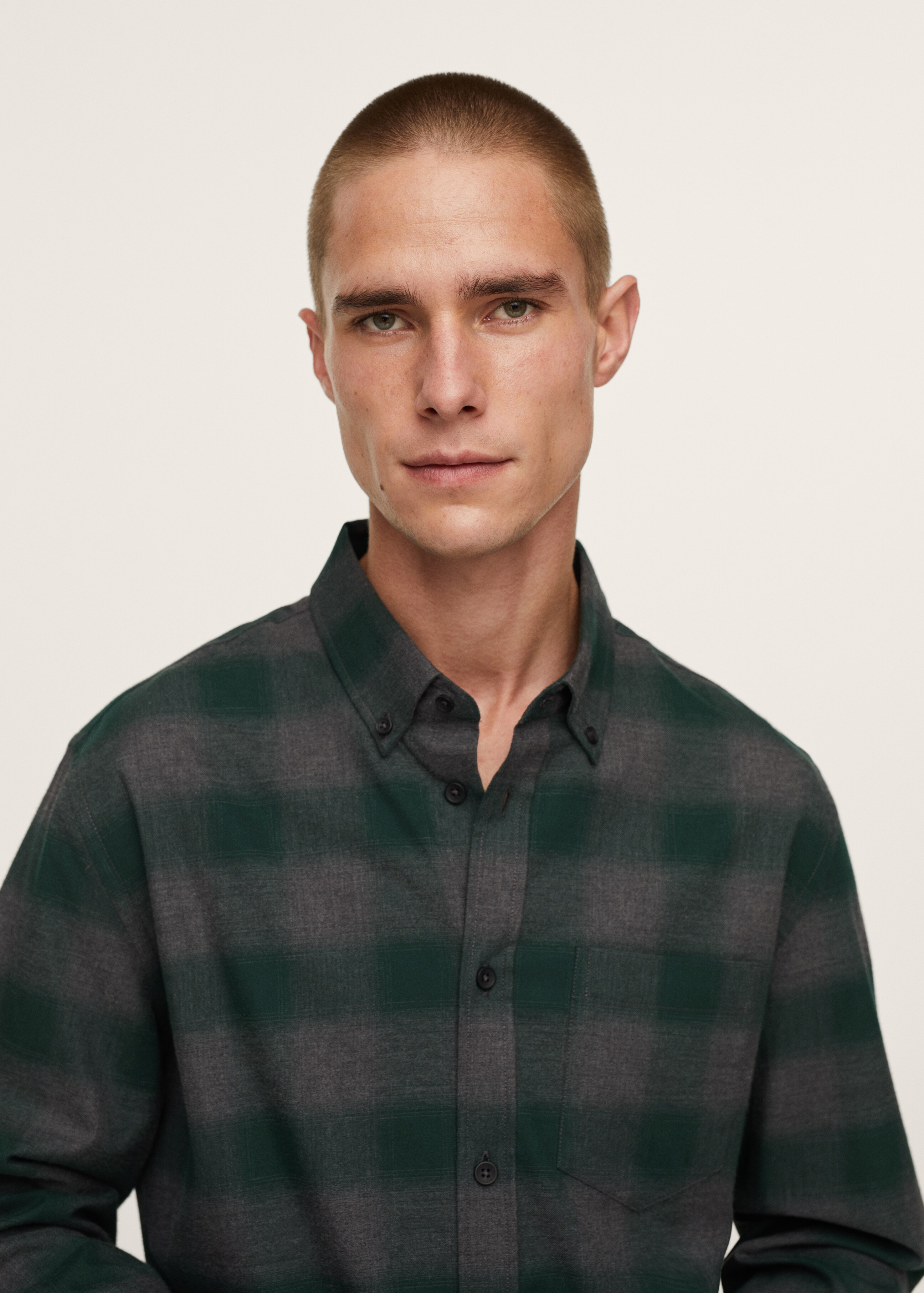 Checked flannel shirt - Details of the article 1