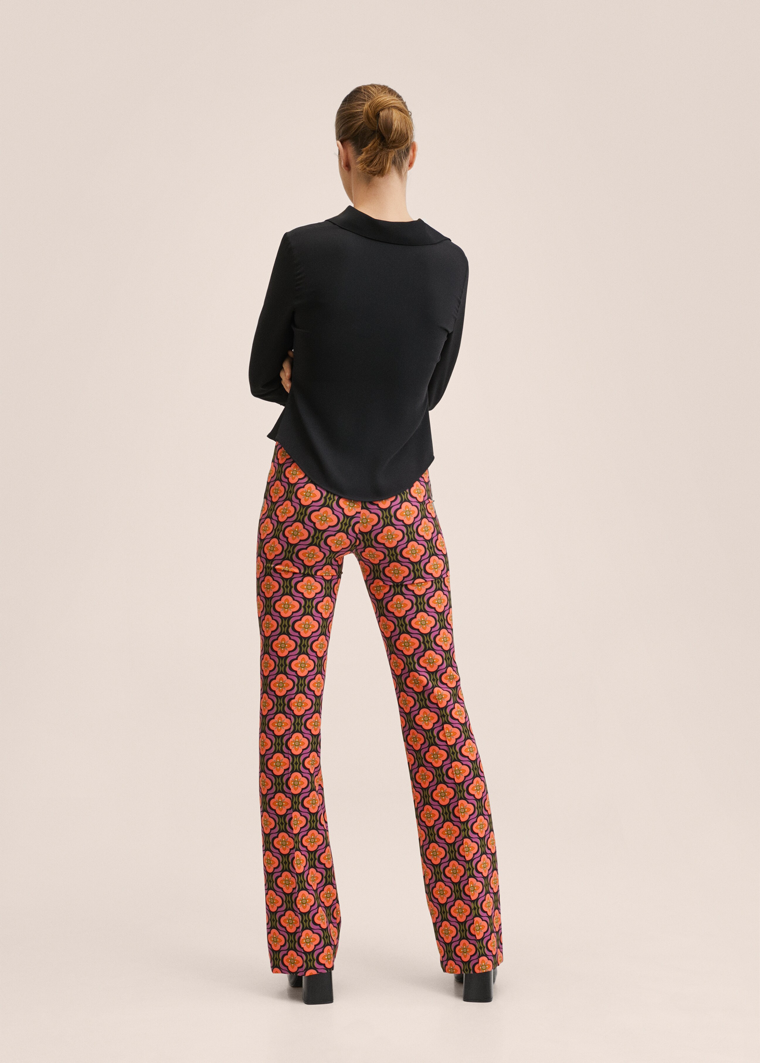 Printed straight trousers - Reverse of the article