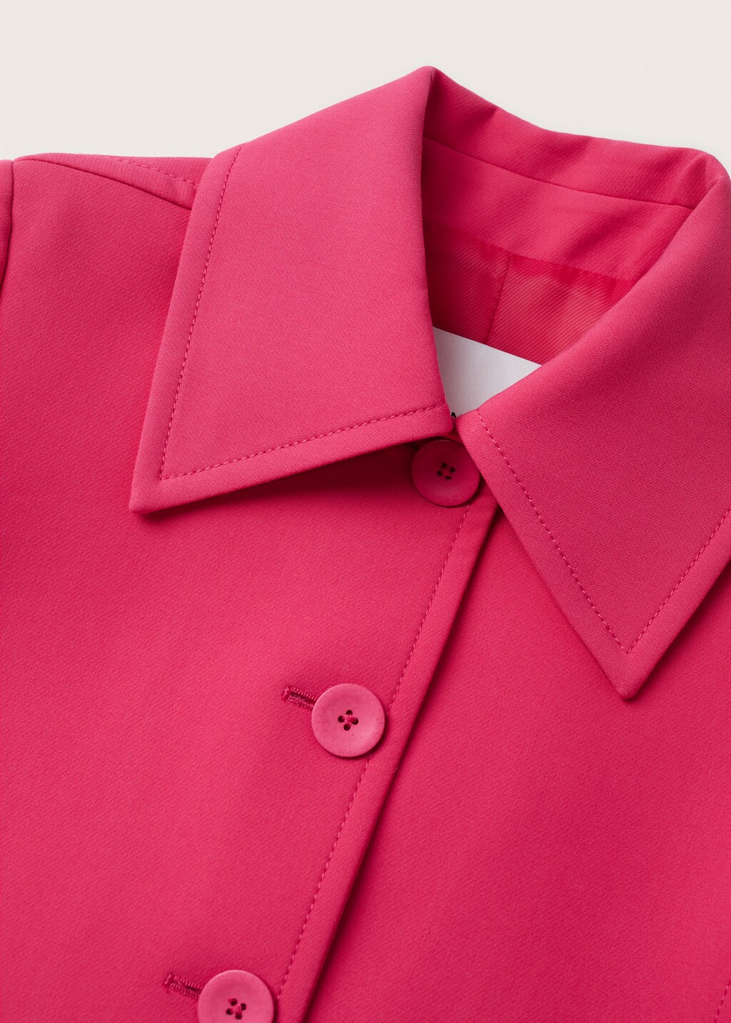 Fitted coat with buttons - Details of the article 8