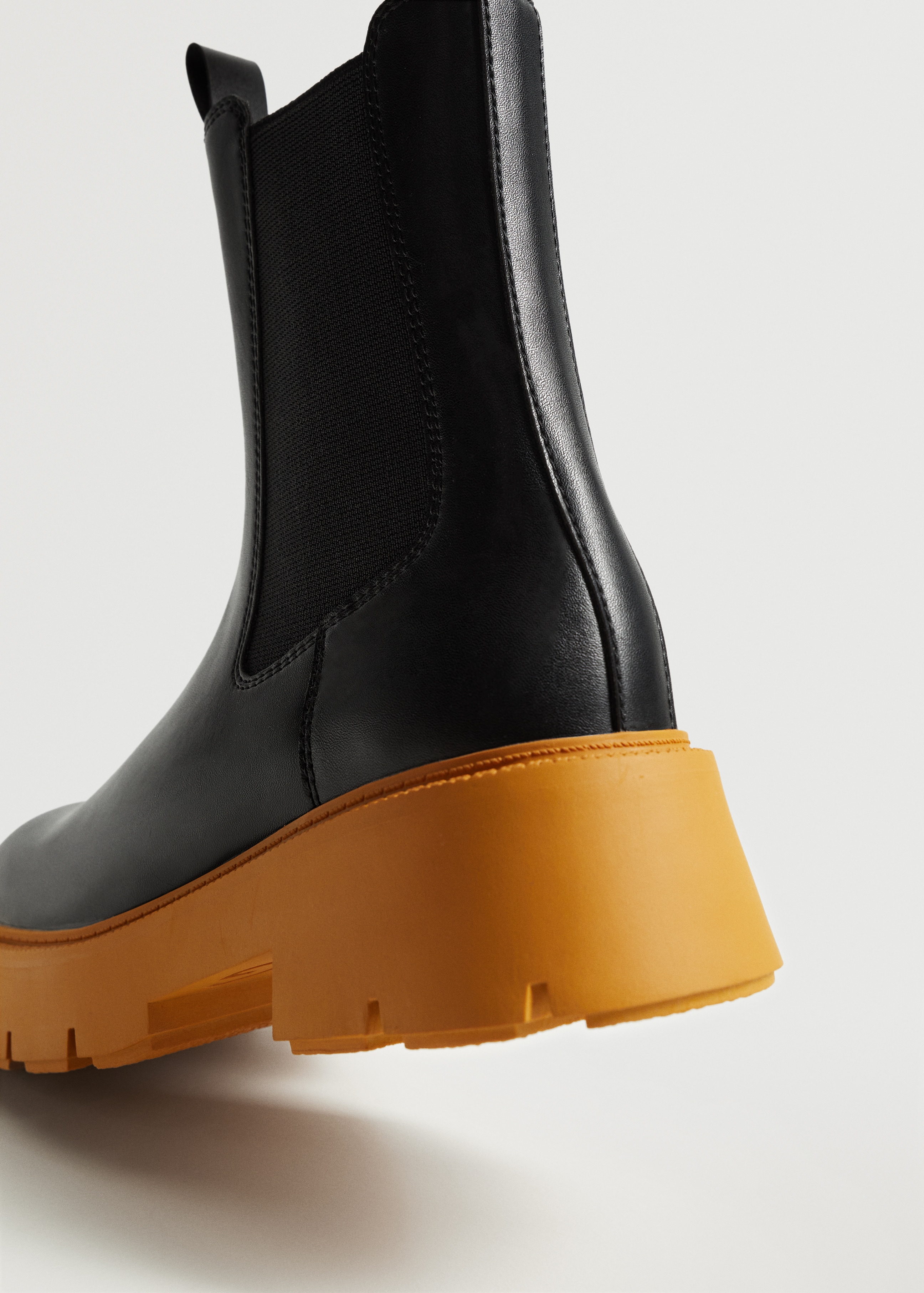Contrast-sole ankle boots - Details of the article 3