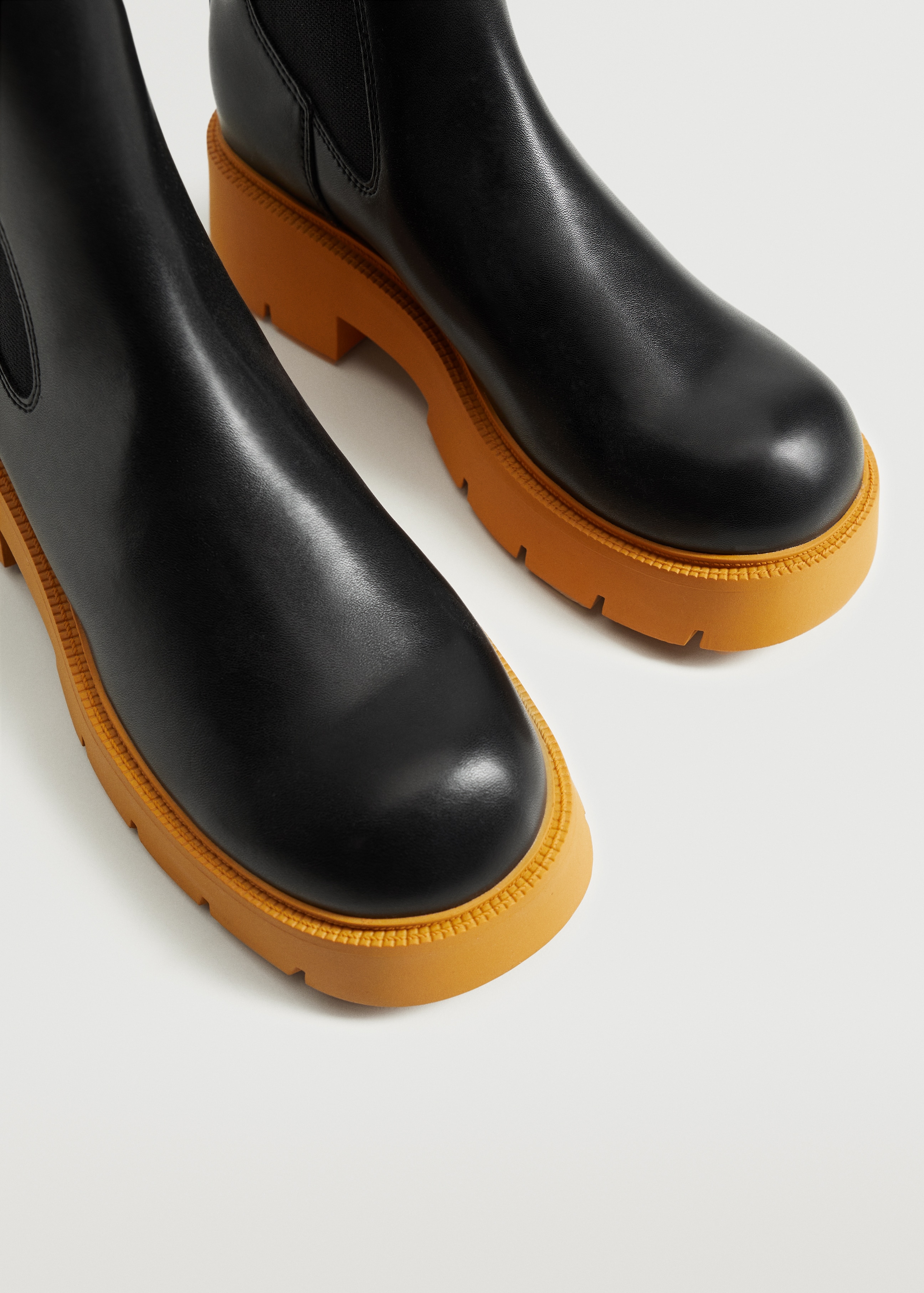 Contrast-sole ankle boots - Details of the article 4