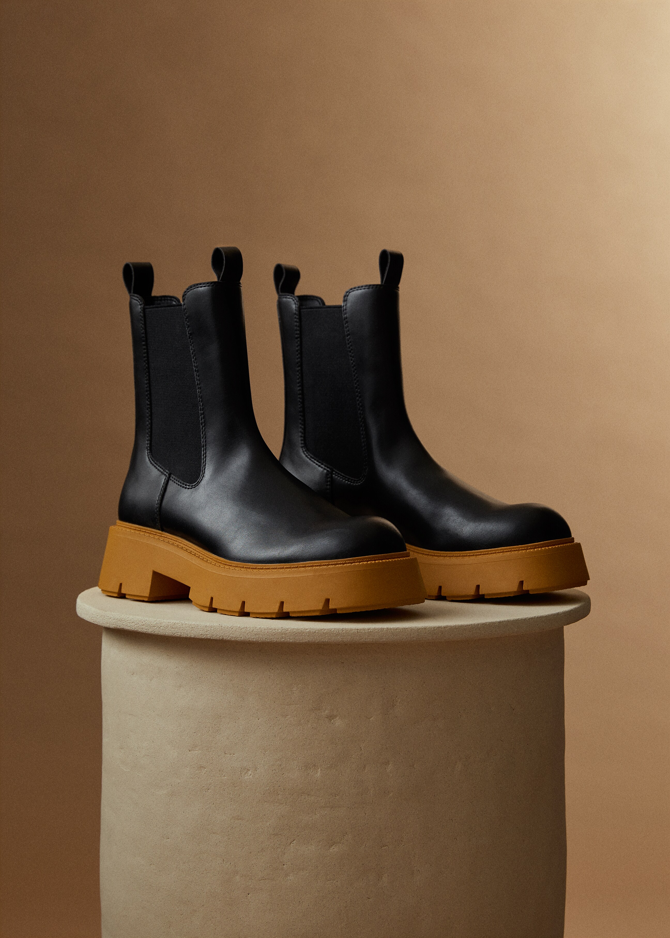 Contrast-sole ankle boots - Details of the article 6