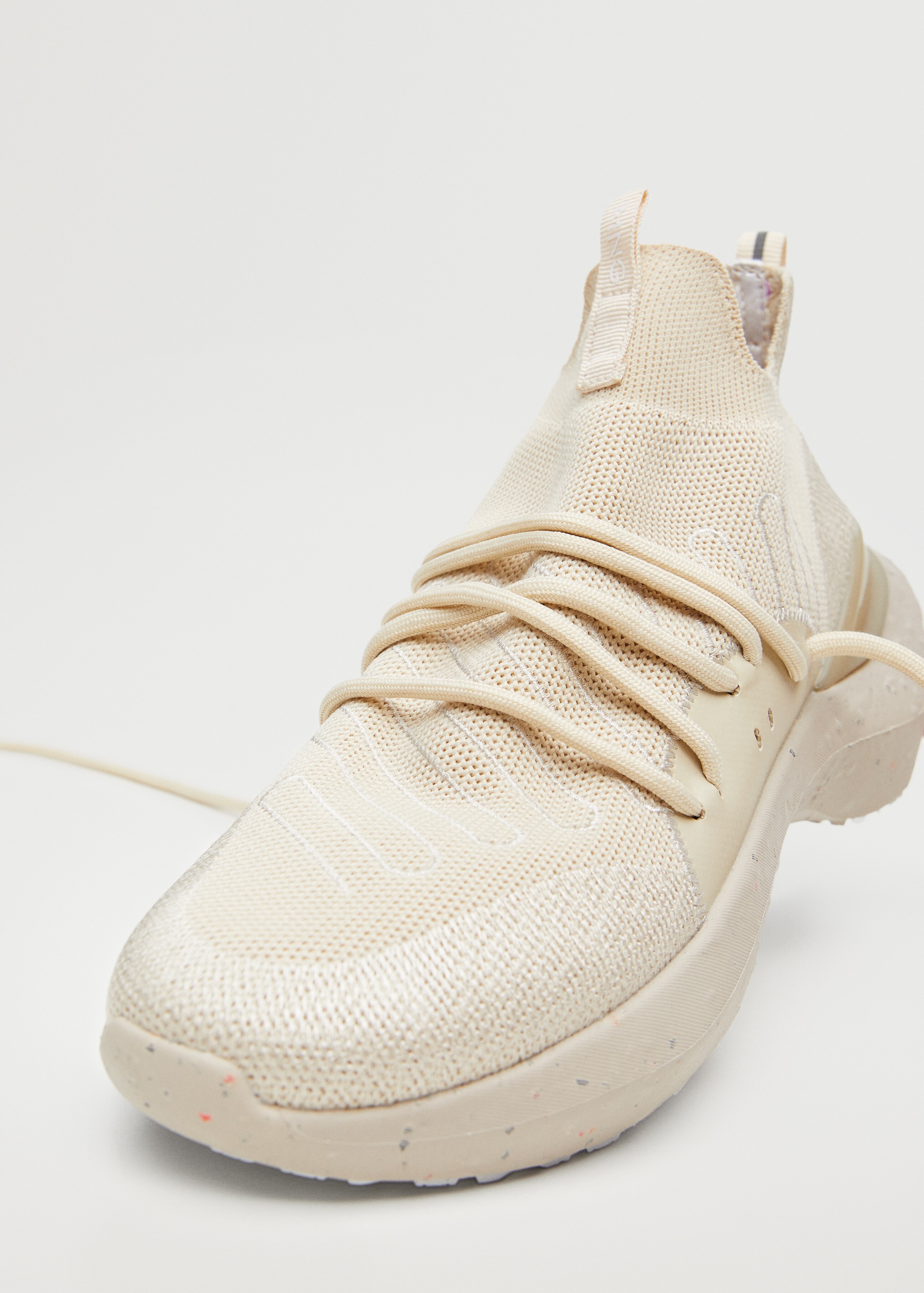 Sneakers mit Kontrastsohle - Detail des Artikels 3