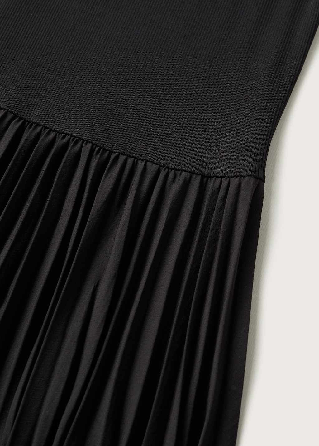 Asymmetrical pleated dress - Details of the article 8