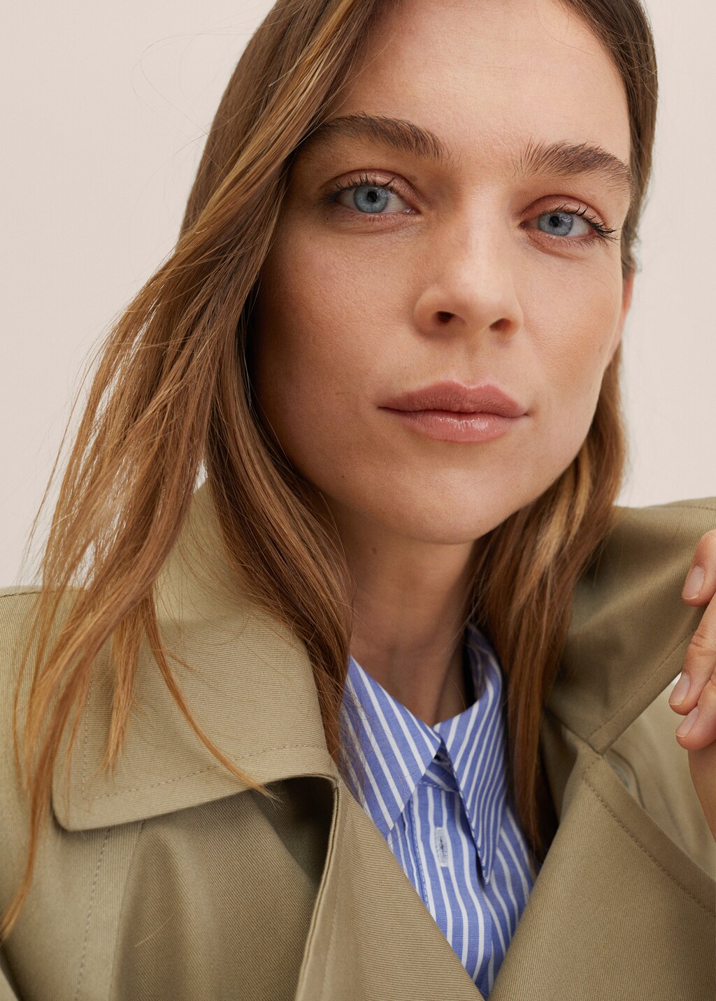 Lyocell trench coat with shoulder pads - Details of the article 3