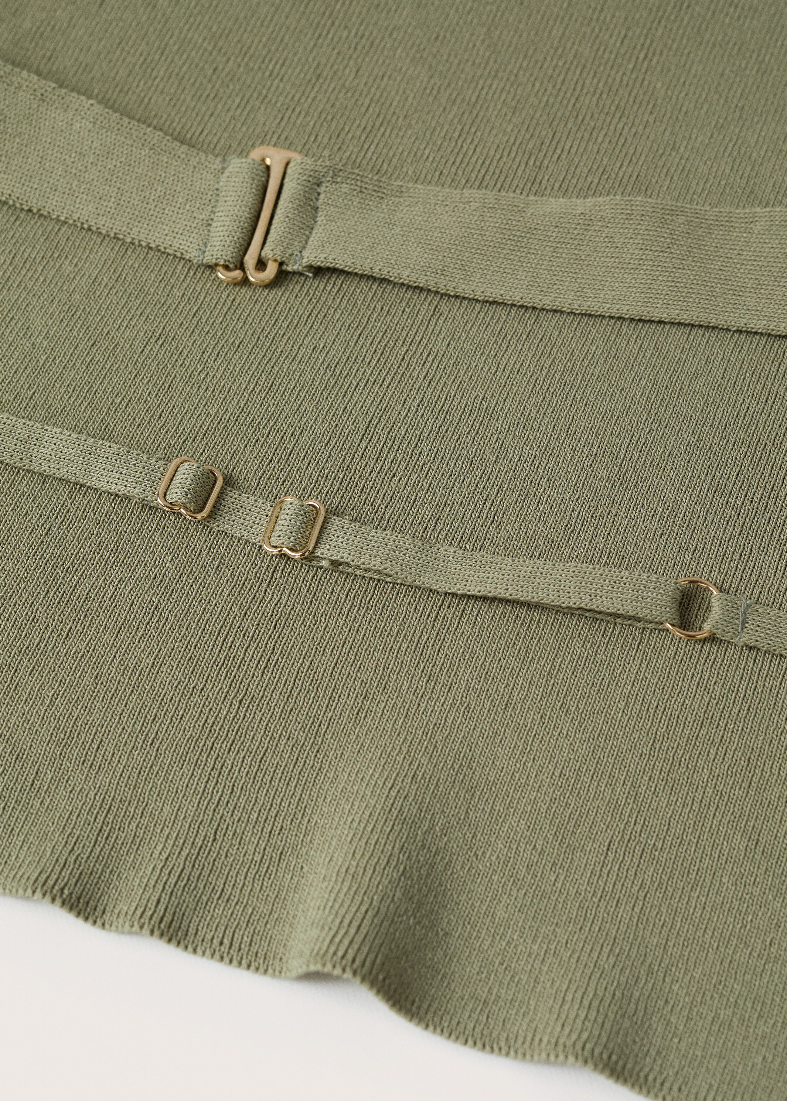 Polo shirt with open back  - Details of the article 8
