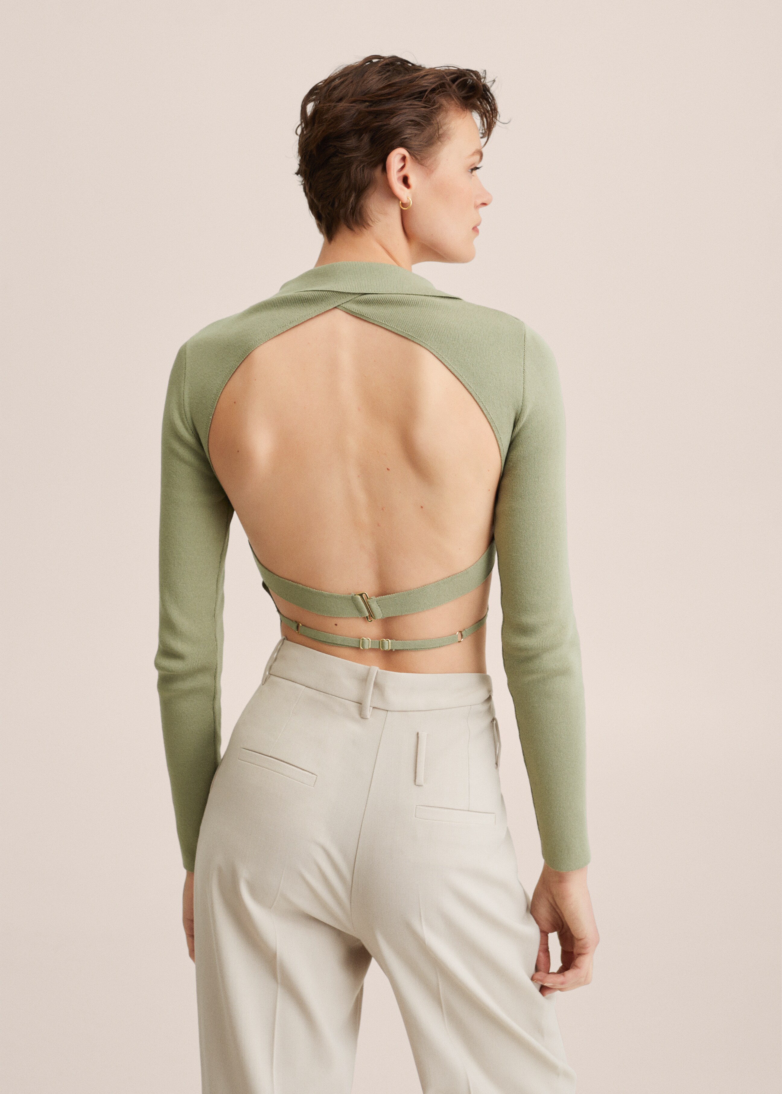 Polo shirt with open back  - Reverse of the article