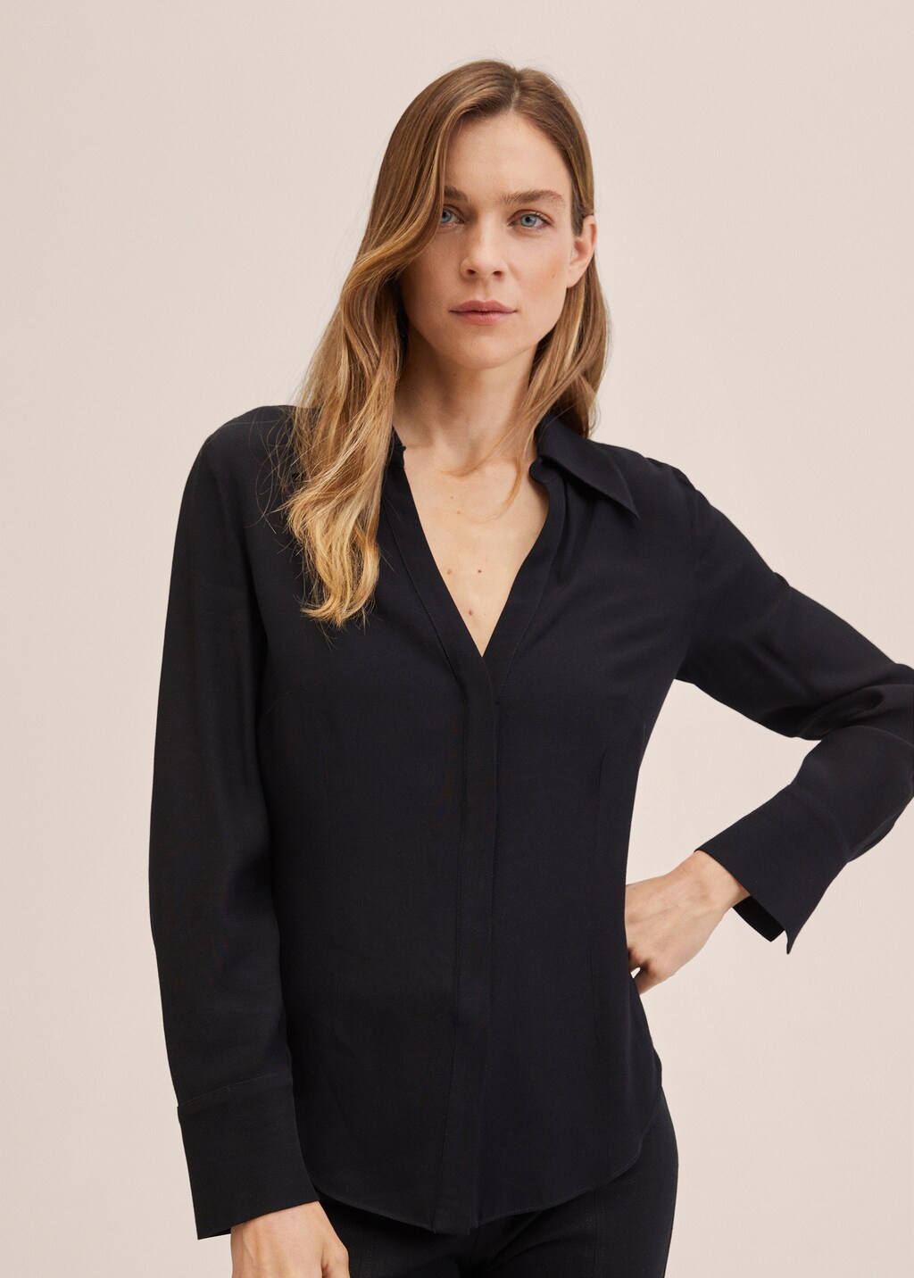 Chemise essentielle cintrée - Plan moyen