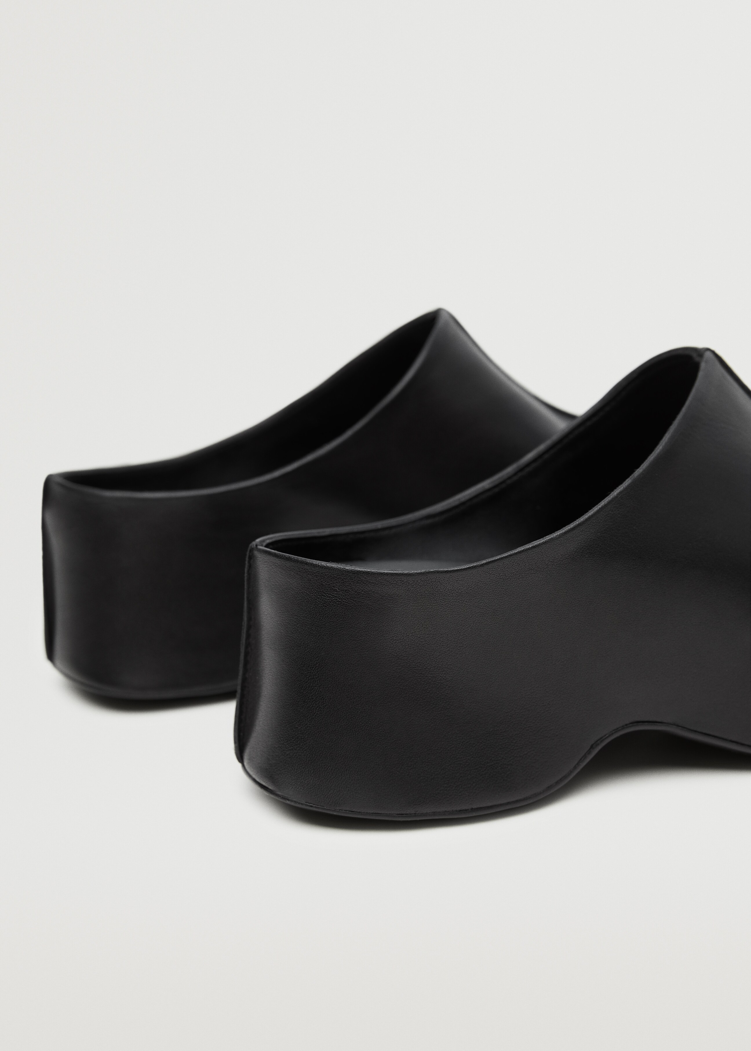 Leather clog - Details of the article 2