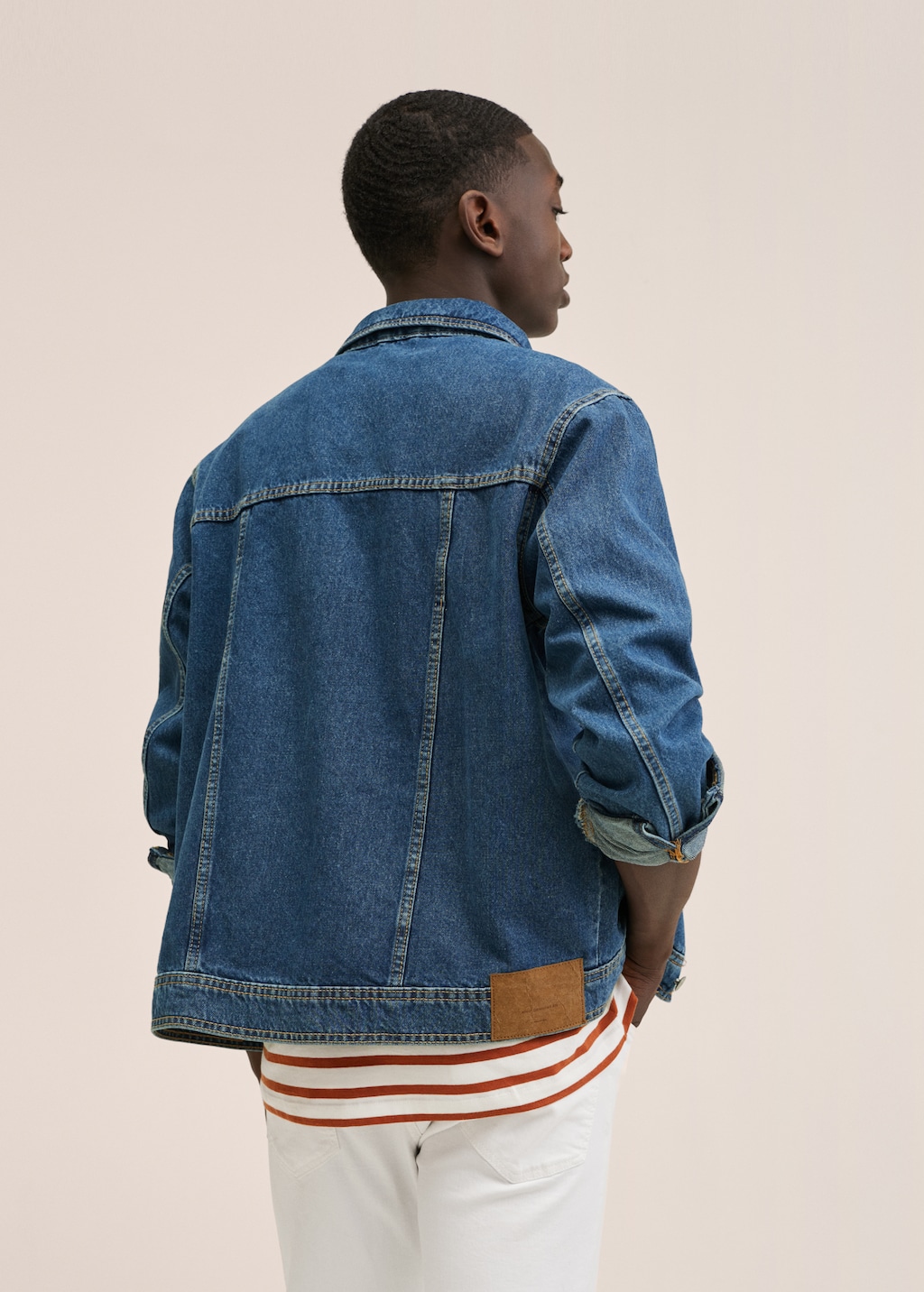 Pockets denim jacket - Reverse of the article