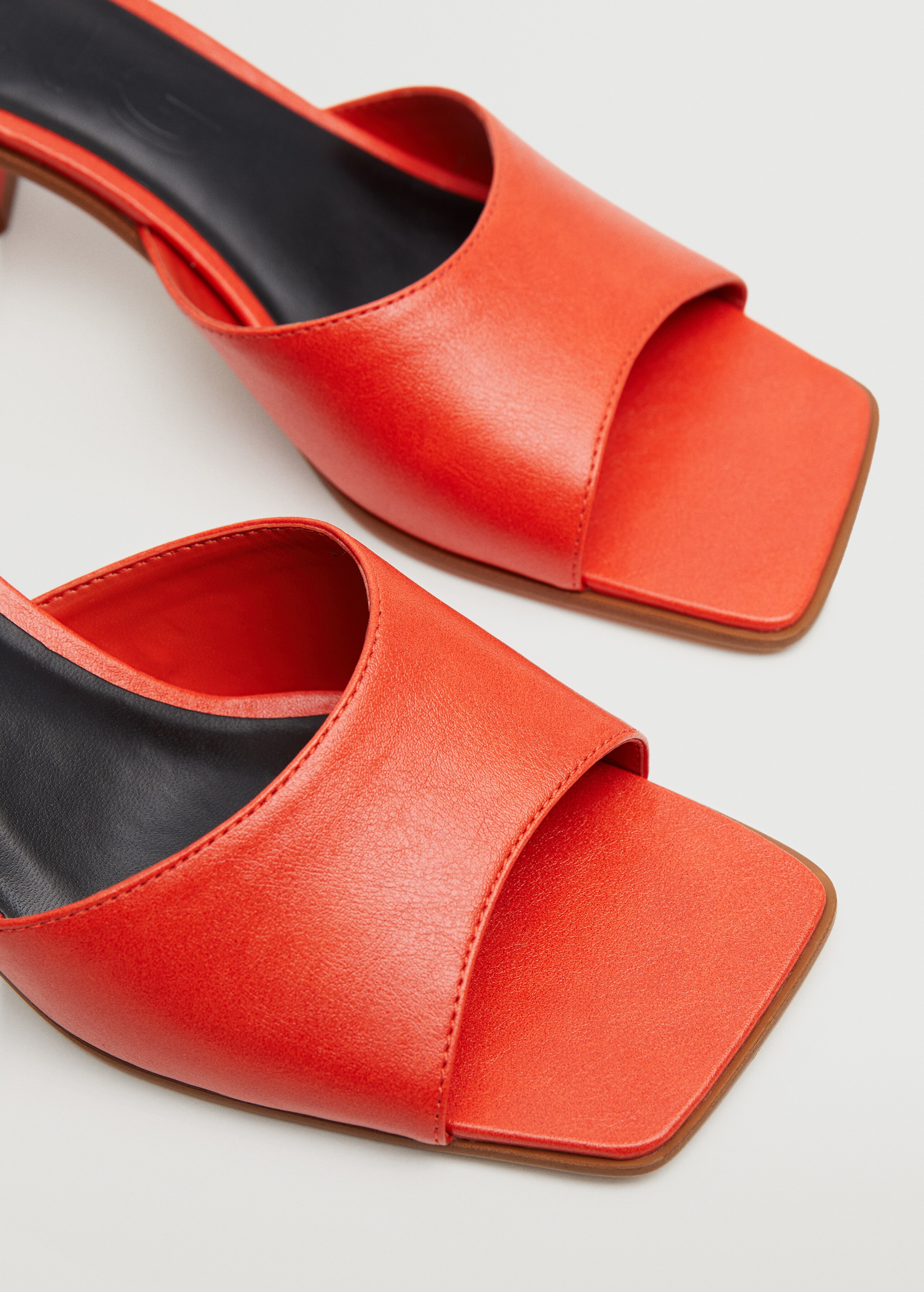 Heel non-structured sandals - Details of the article 3