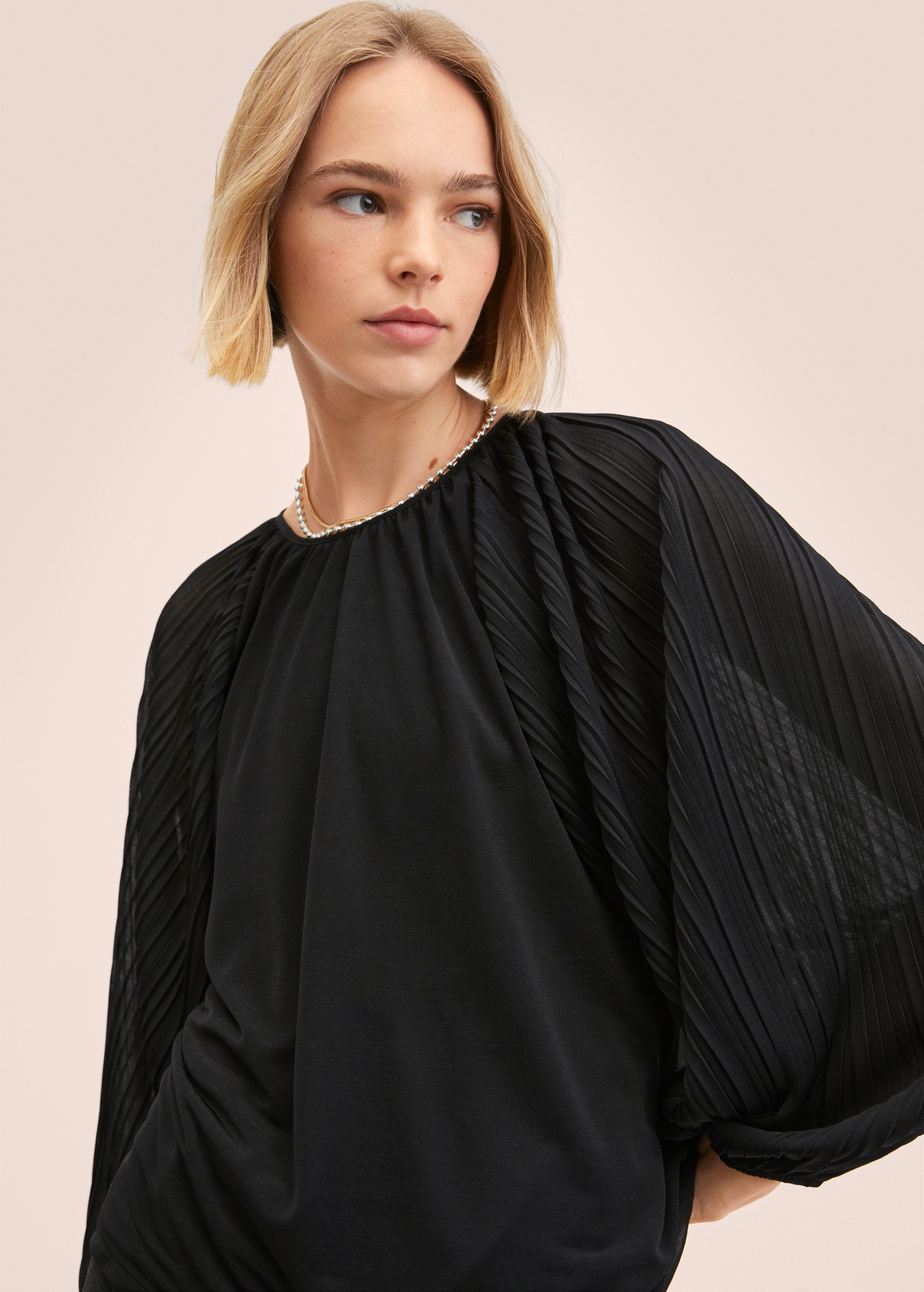 Pleated blouse - Details of the article 2