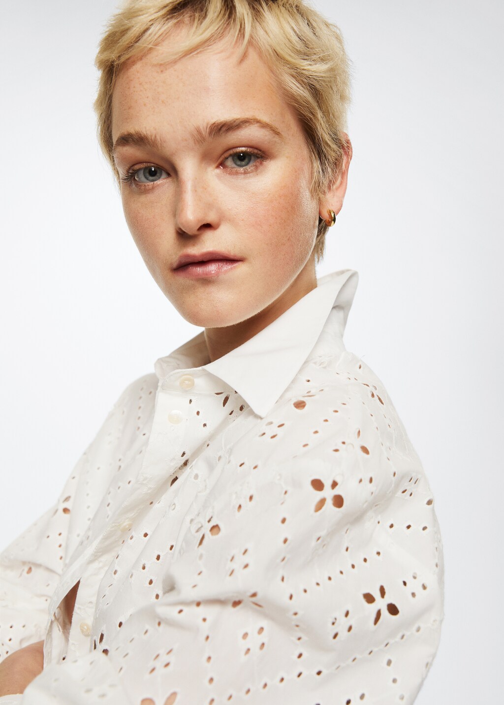 Swiss embroidery shirt - Details of the article 2