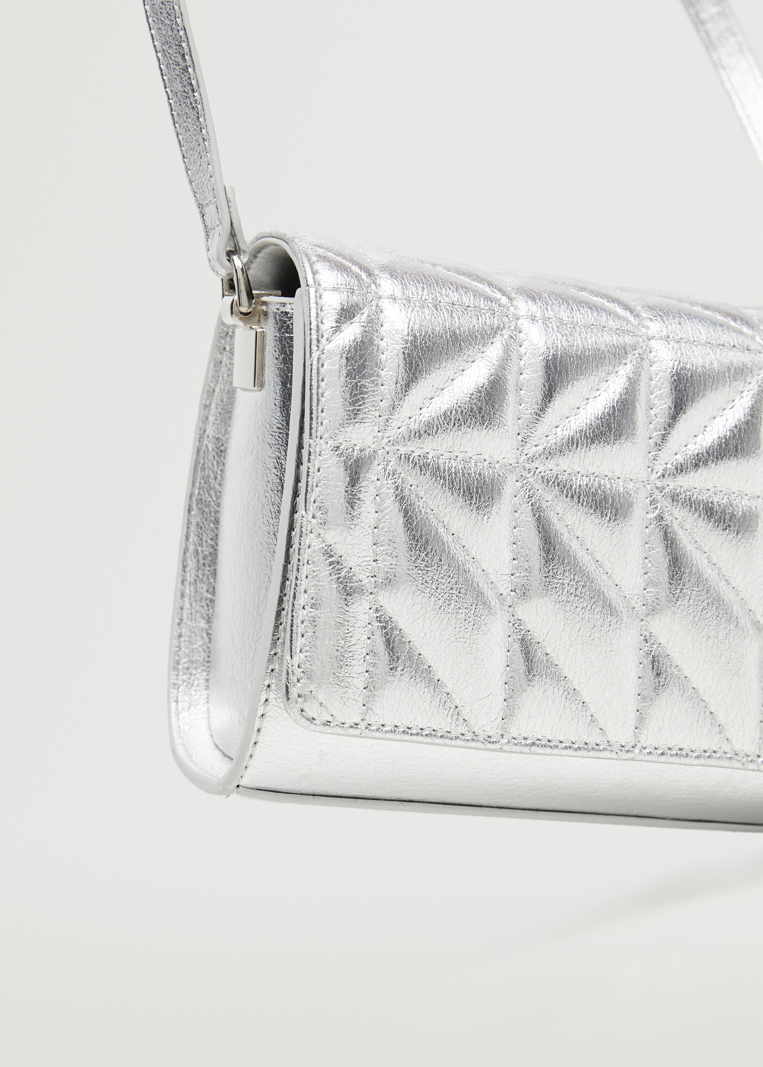 Metallic padded bag - Details of the article 2