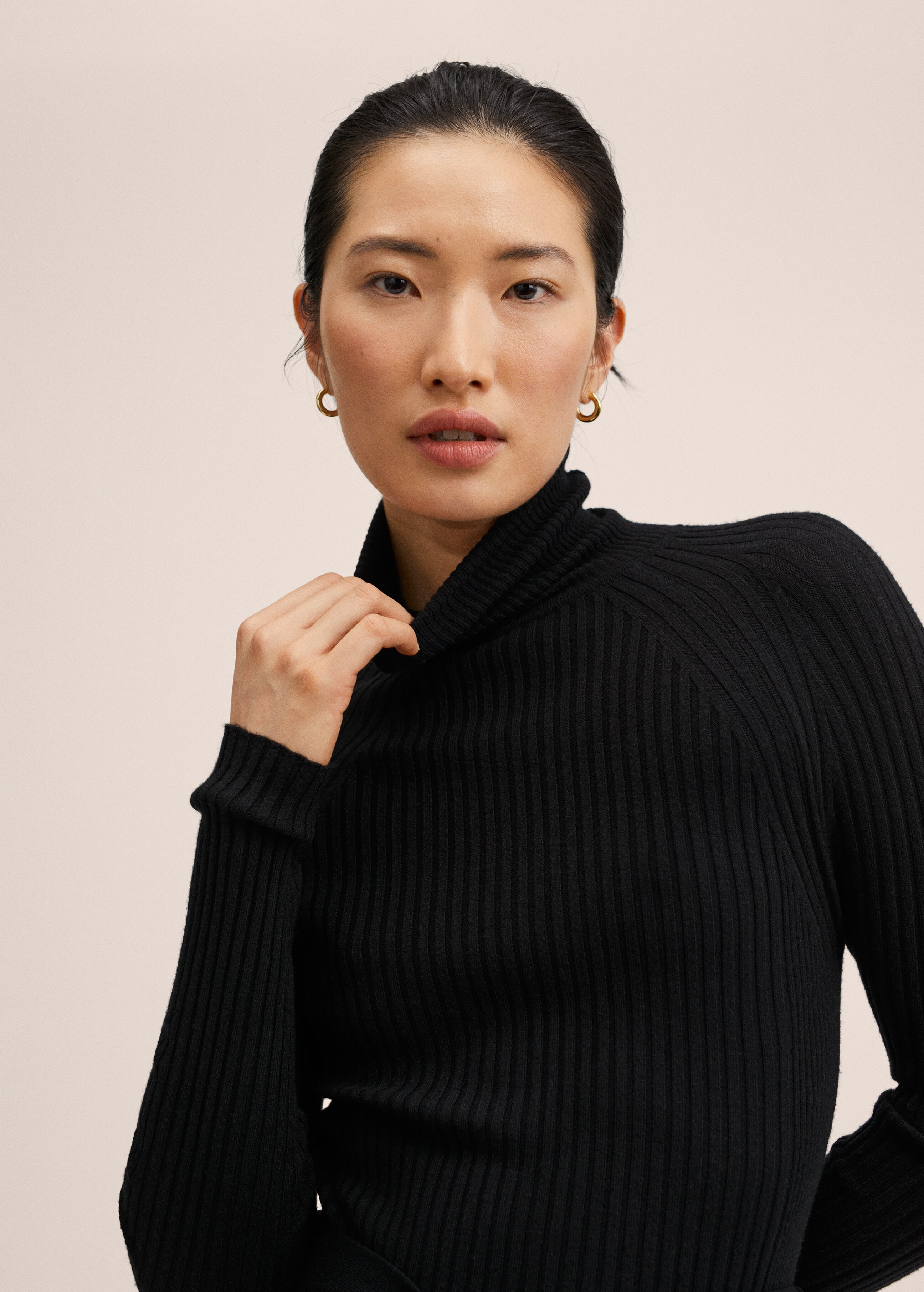 Knitted turtleneck dress - Details of the article 1