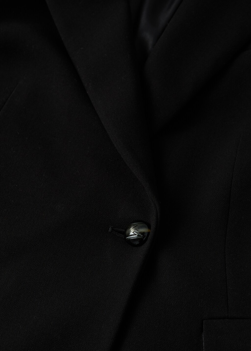 Fitted double-breasted coat - Details of the article 8