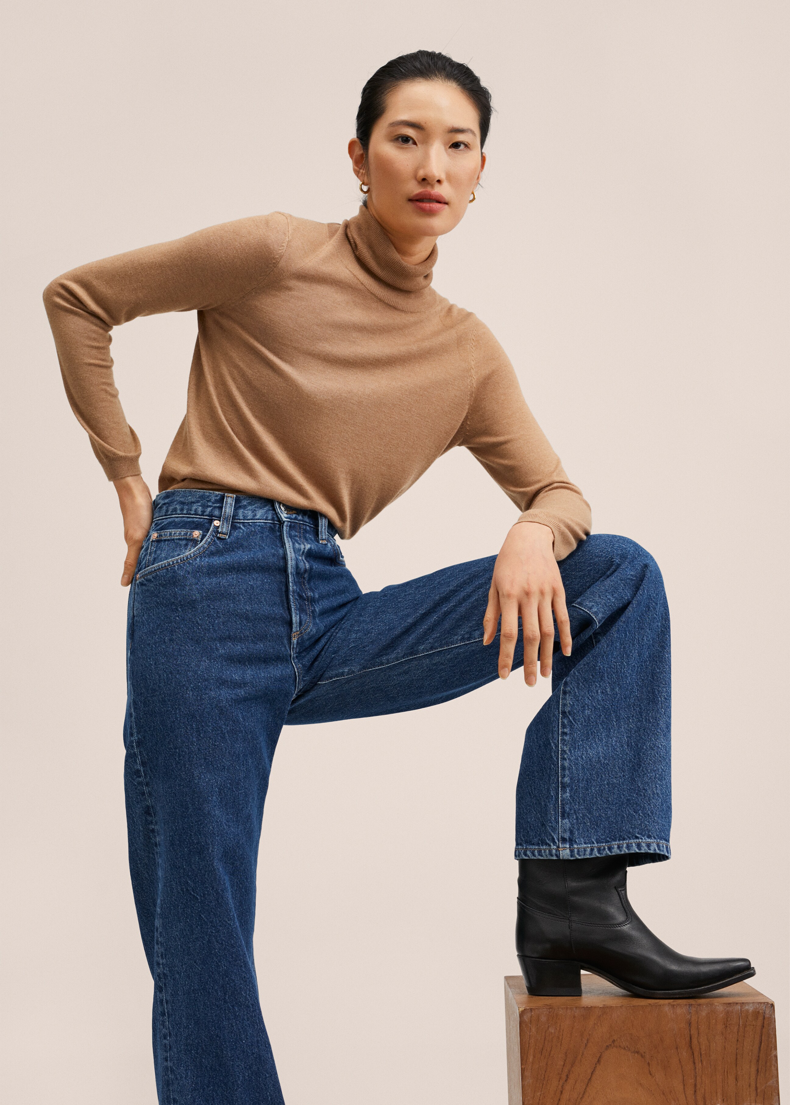 High-waist straight jeans - Details of the article 2