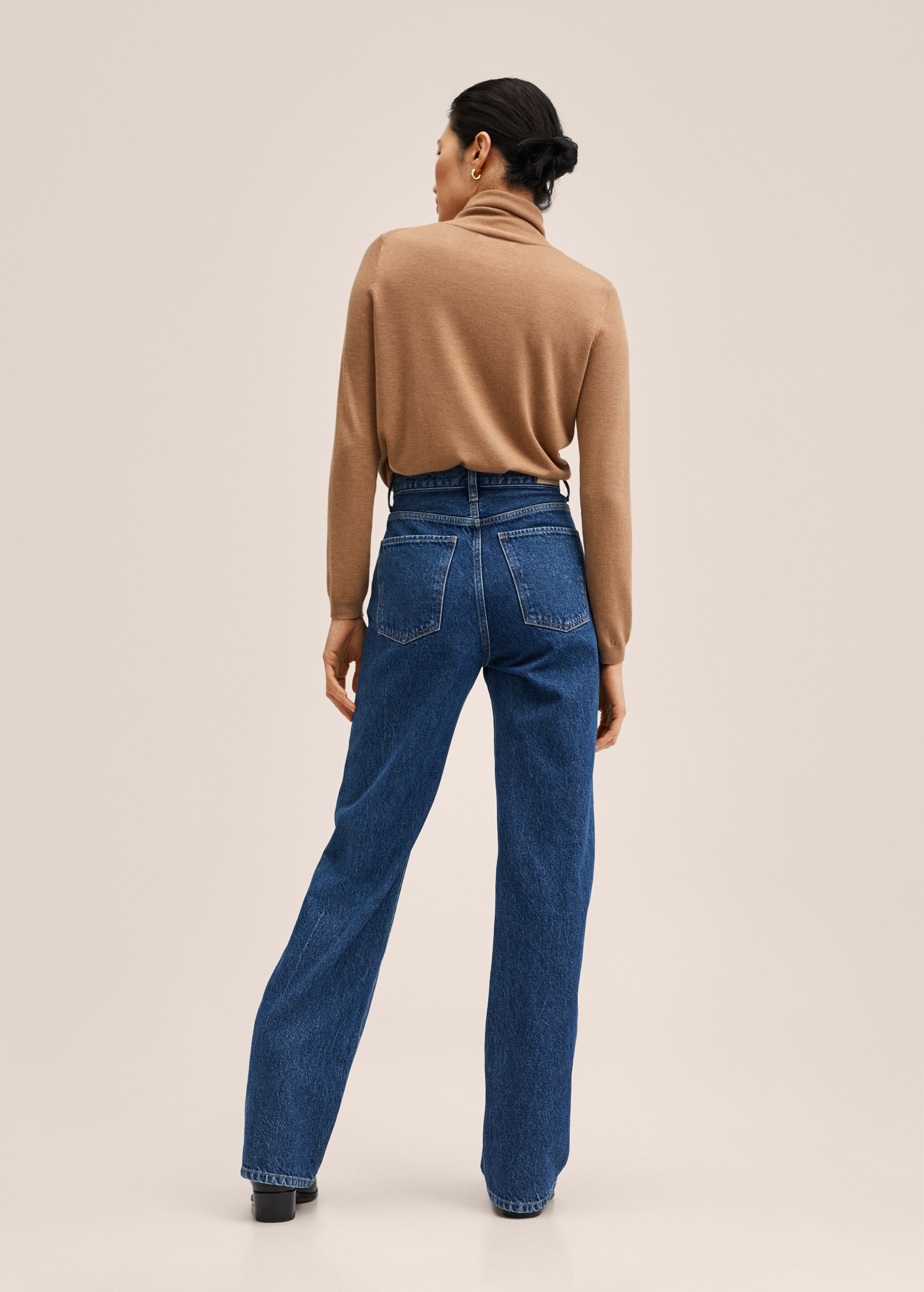 Gerade Jeans mit hohem Bund - Rückseite des Artikels