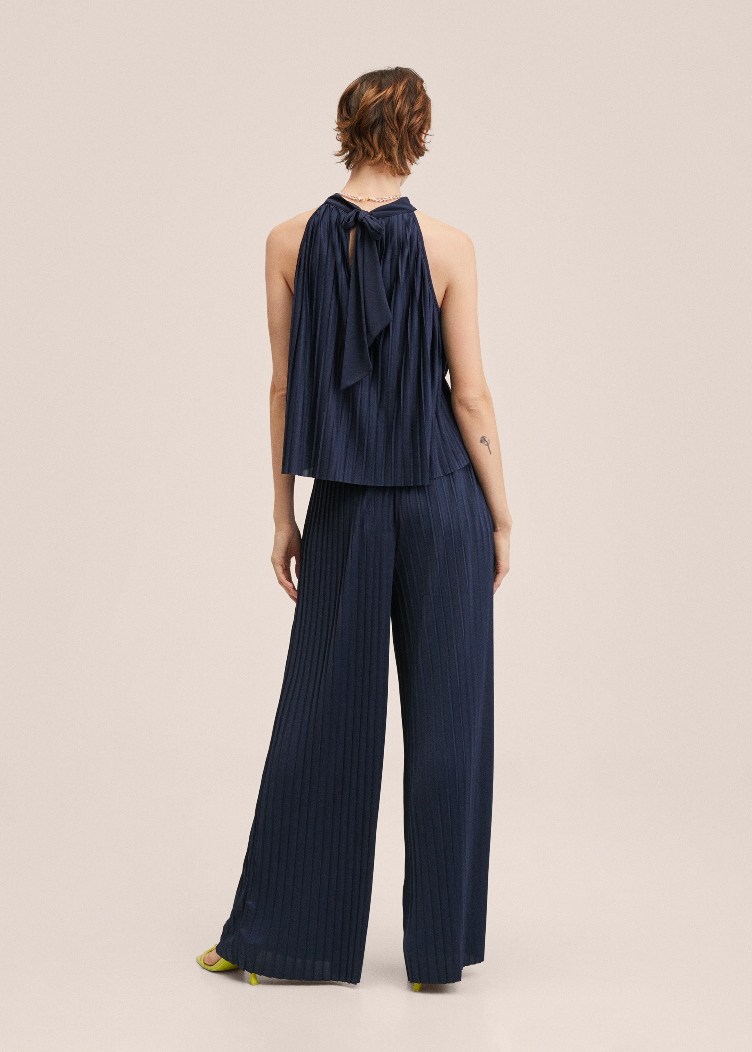 Pleated palazzo pants - Reverse of the article