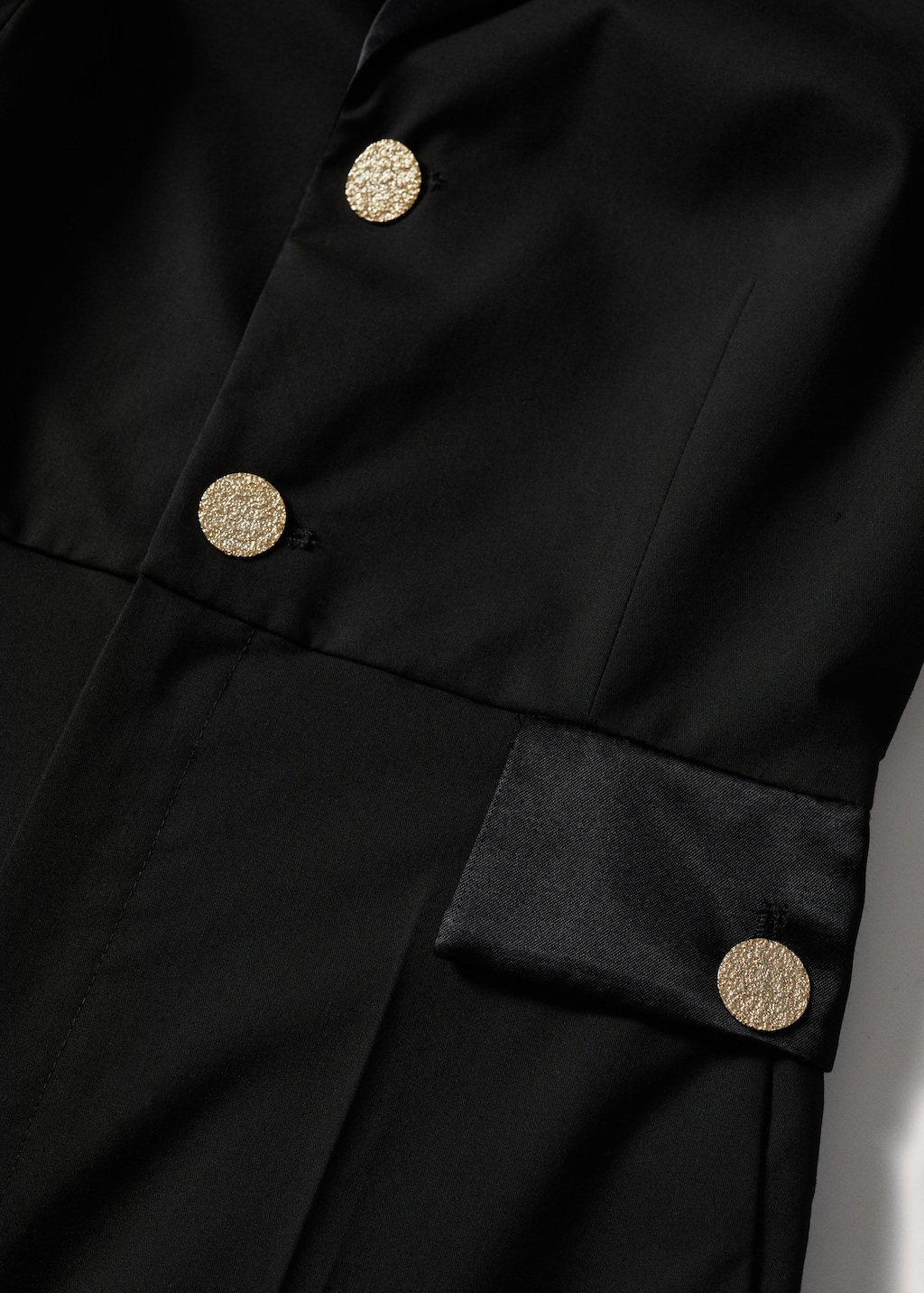 Buttoned long jumpsuit - Details of the article 8