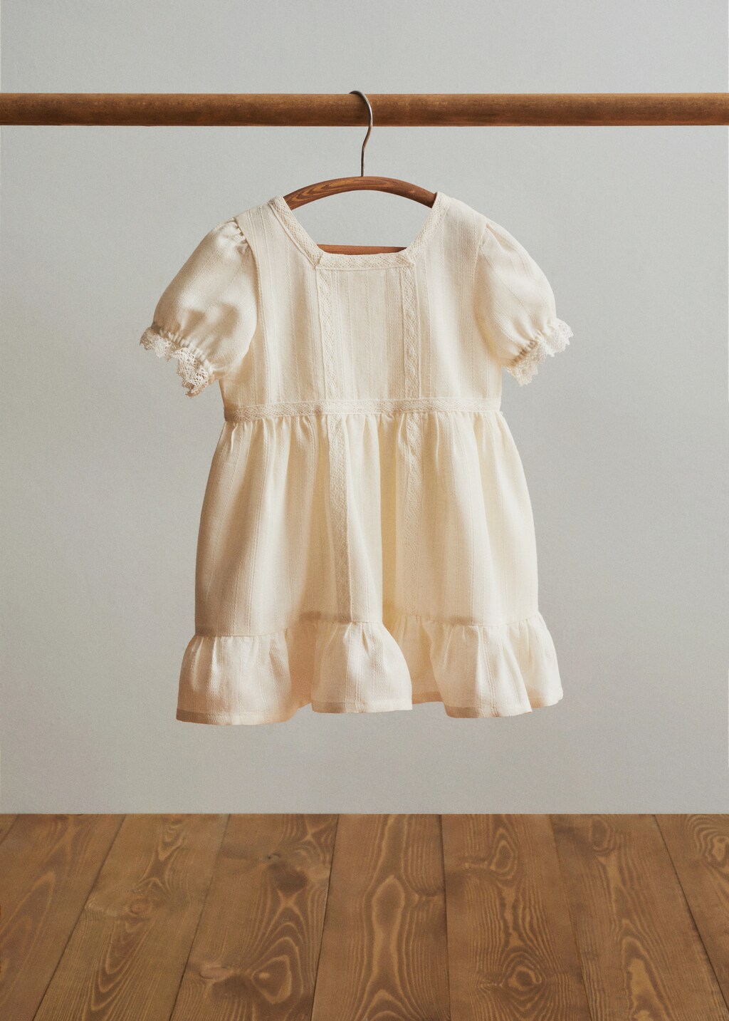 Textured ruffled dress - General plane