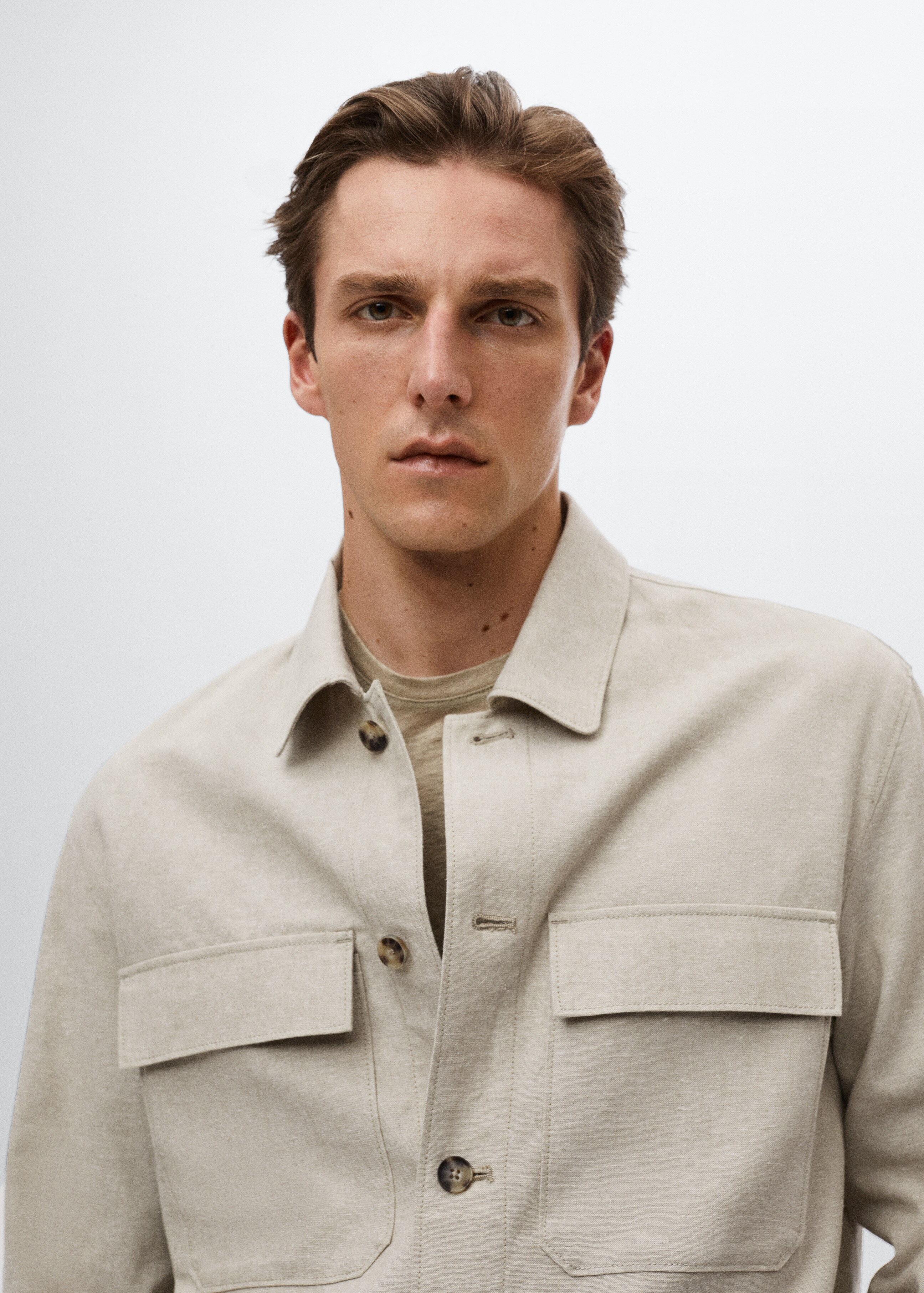 Linen overshirt with pockets - Details of the article 1