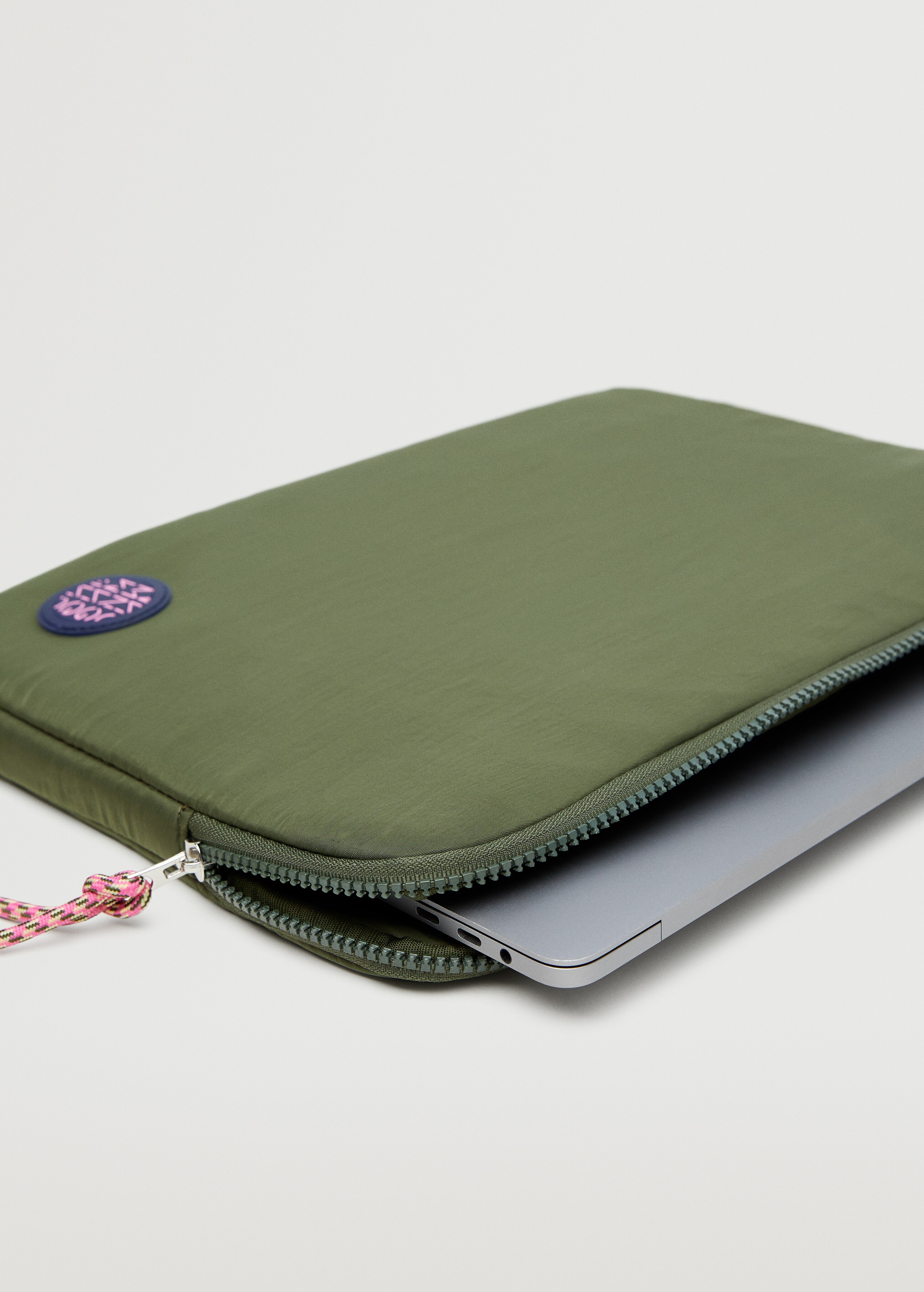 Laptop case with knot detail - Details of the article 3