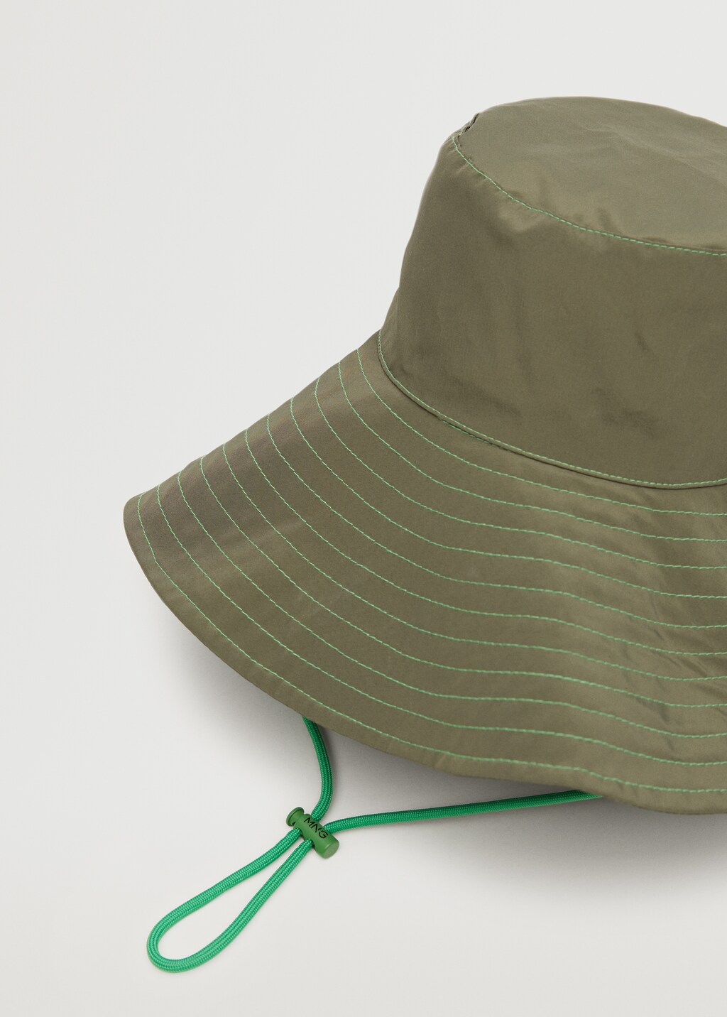 Bucket hat with straps - Medium plane