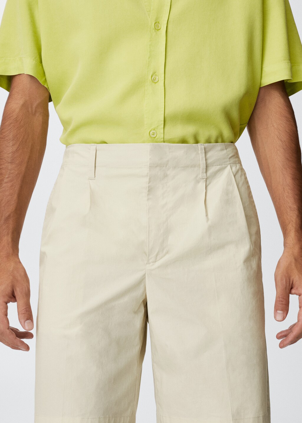 Cotton pleated Bermuda shorts - Details of the article 1