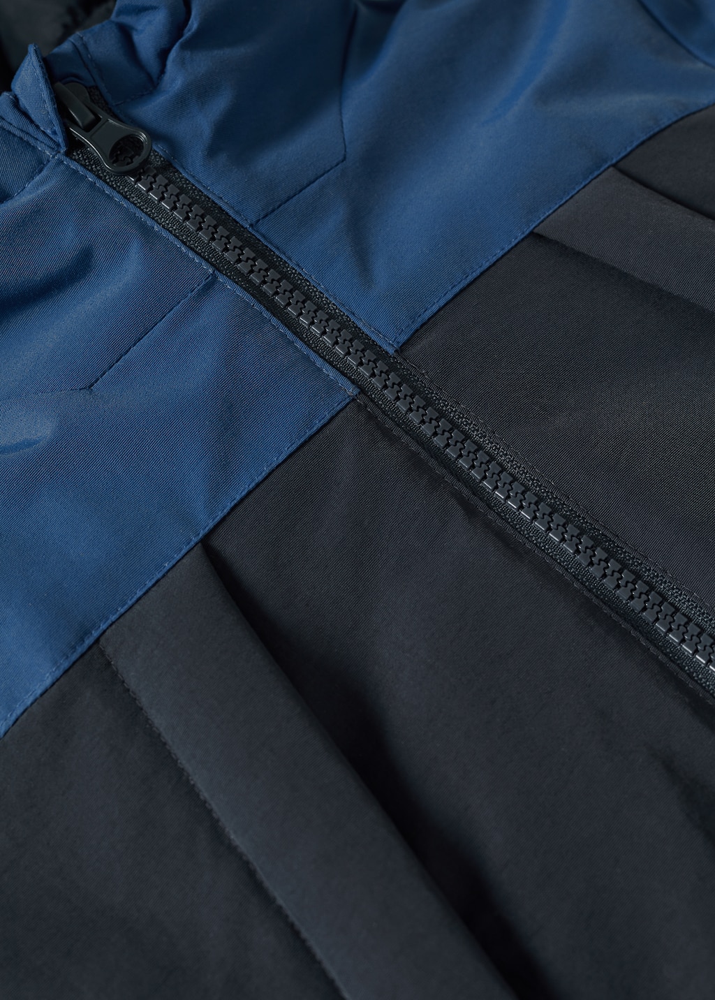 Bicolor quilted anorak - Details of the article 9