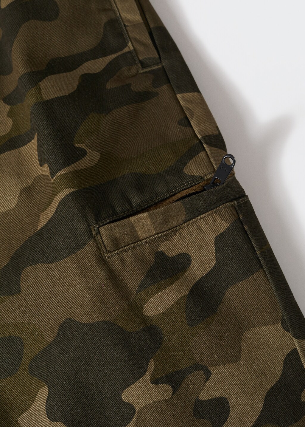 Camouflage cotton trousers - Details of the article 8