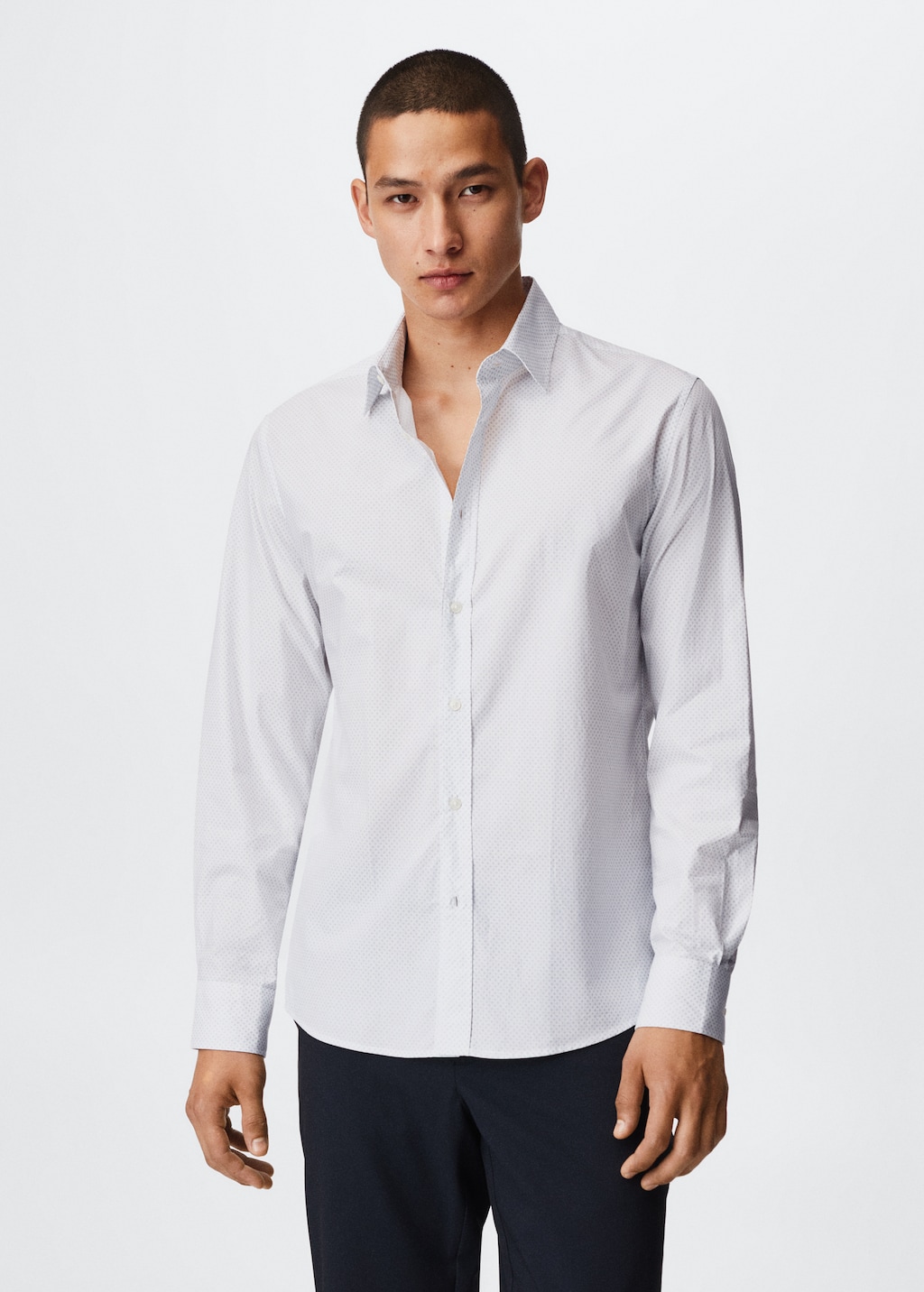 Camisa slim fit com microestampado - Plano médio