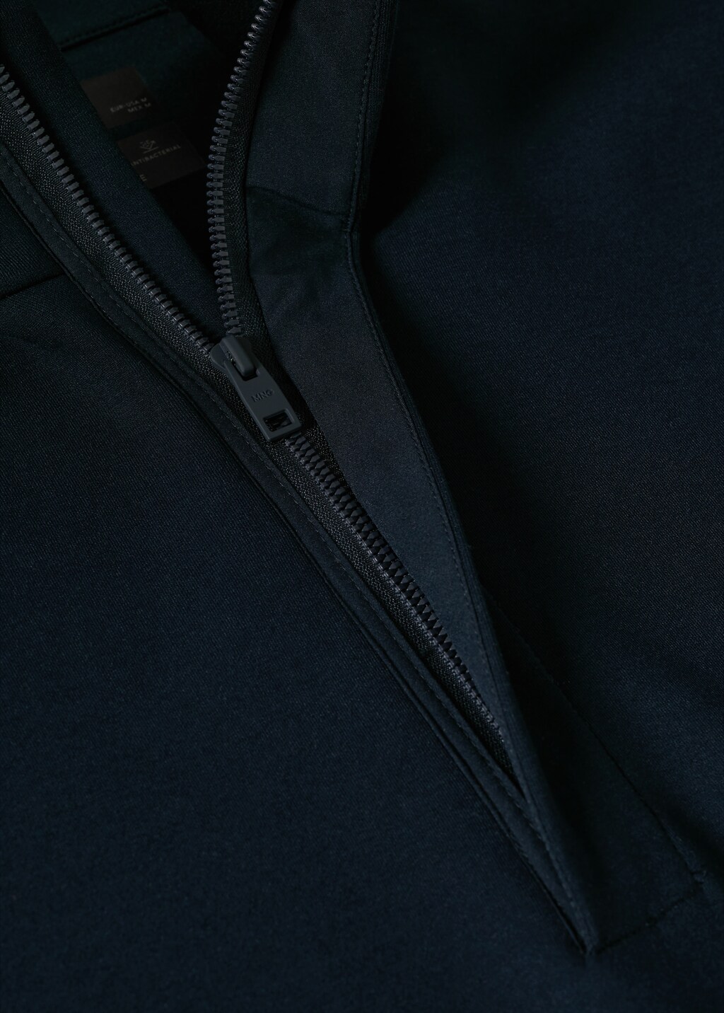 Atmungsaktives Sweatshirt mit Zip-Kragen - Detail des Artikels 8